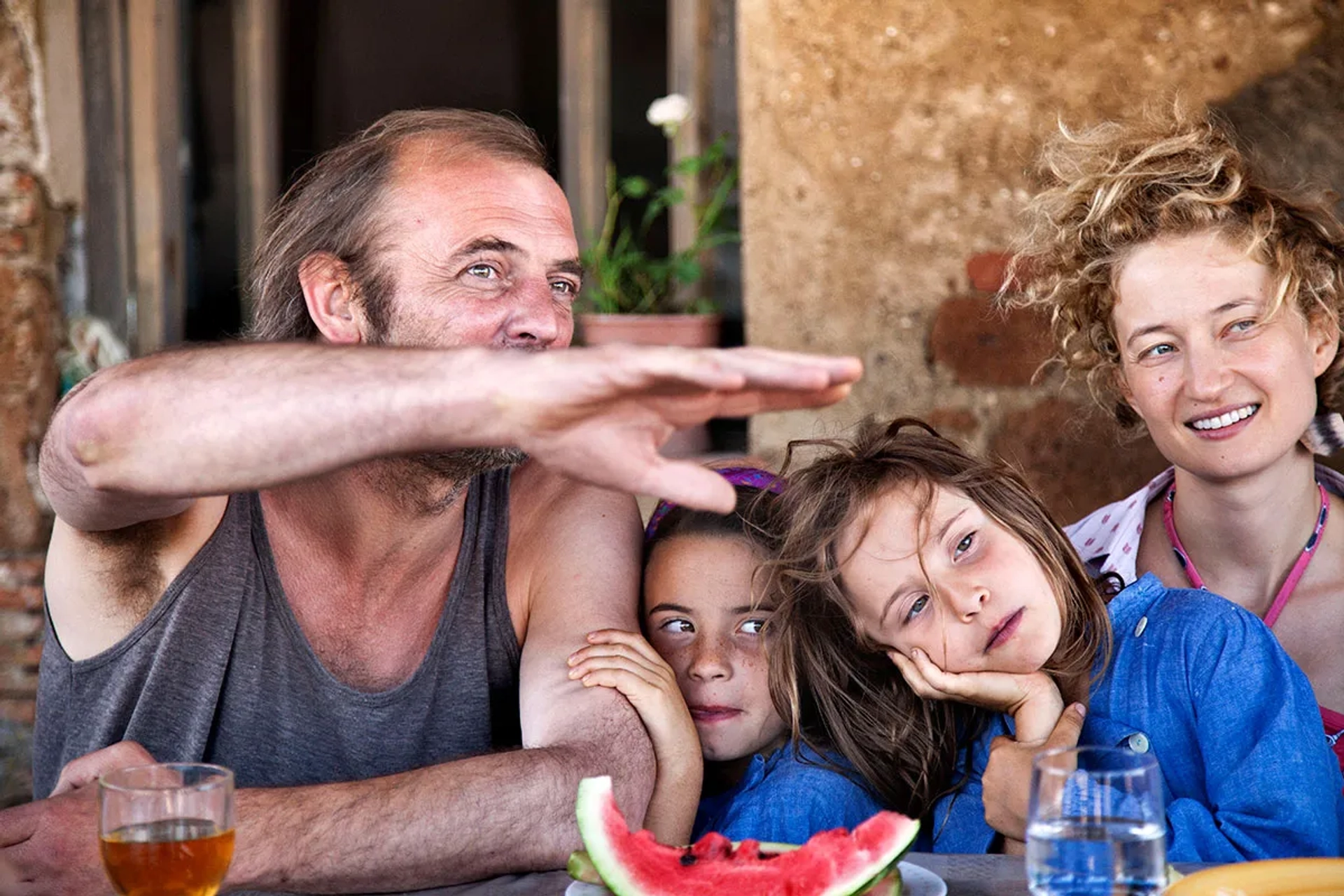 Sam Louwyck and Alba Rohrwacher in The Wonders (2014)