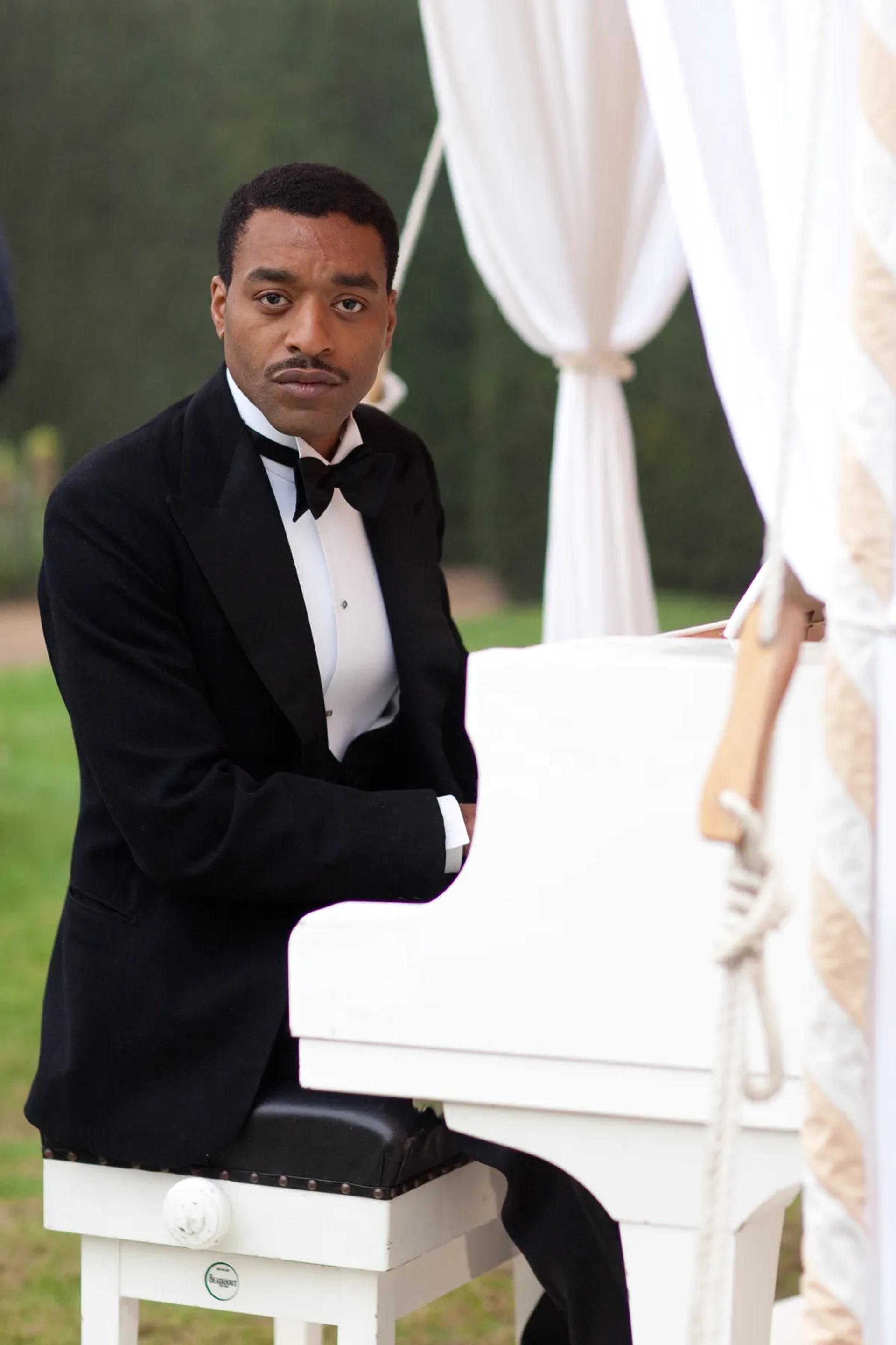 Chiwetel Ejiofor in Dancing on the Edge (2013)