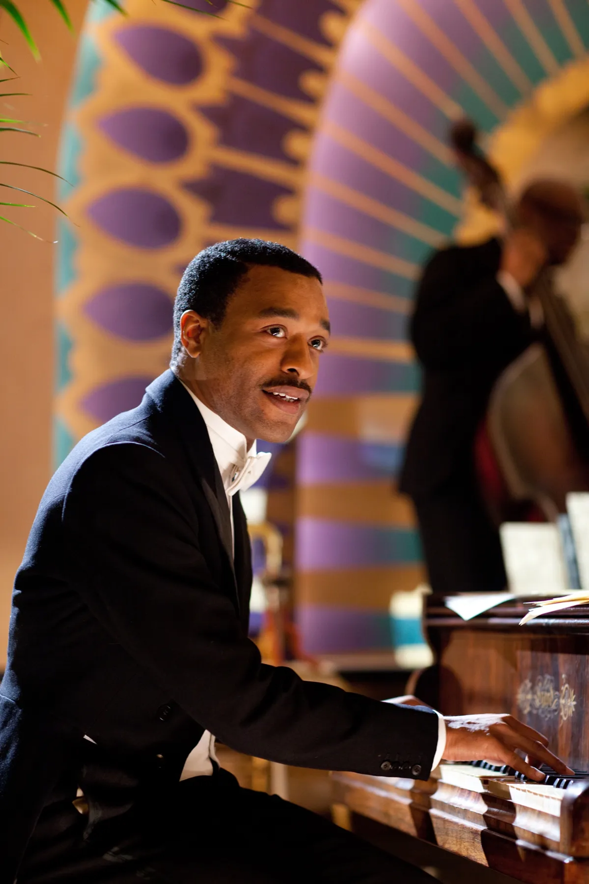 Chiwetel Ejiofor in Dancing on the Edge (2013)