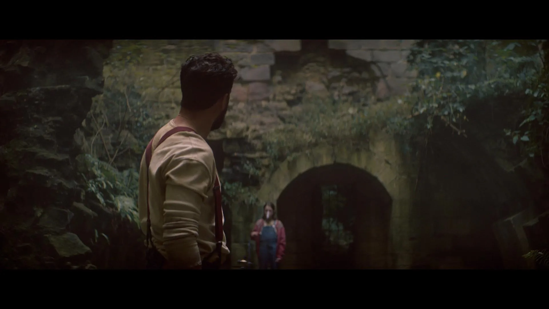 Caoilinn Springall and Kit Harington in The Beast Within (2024)