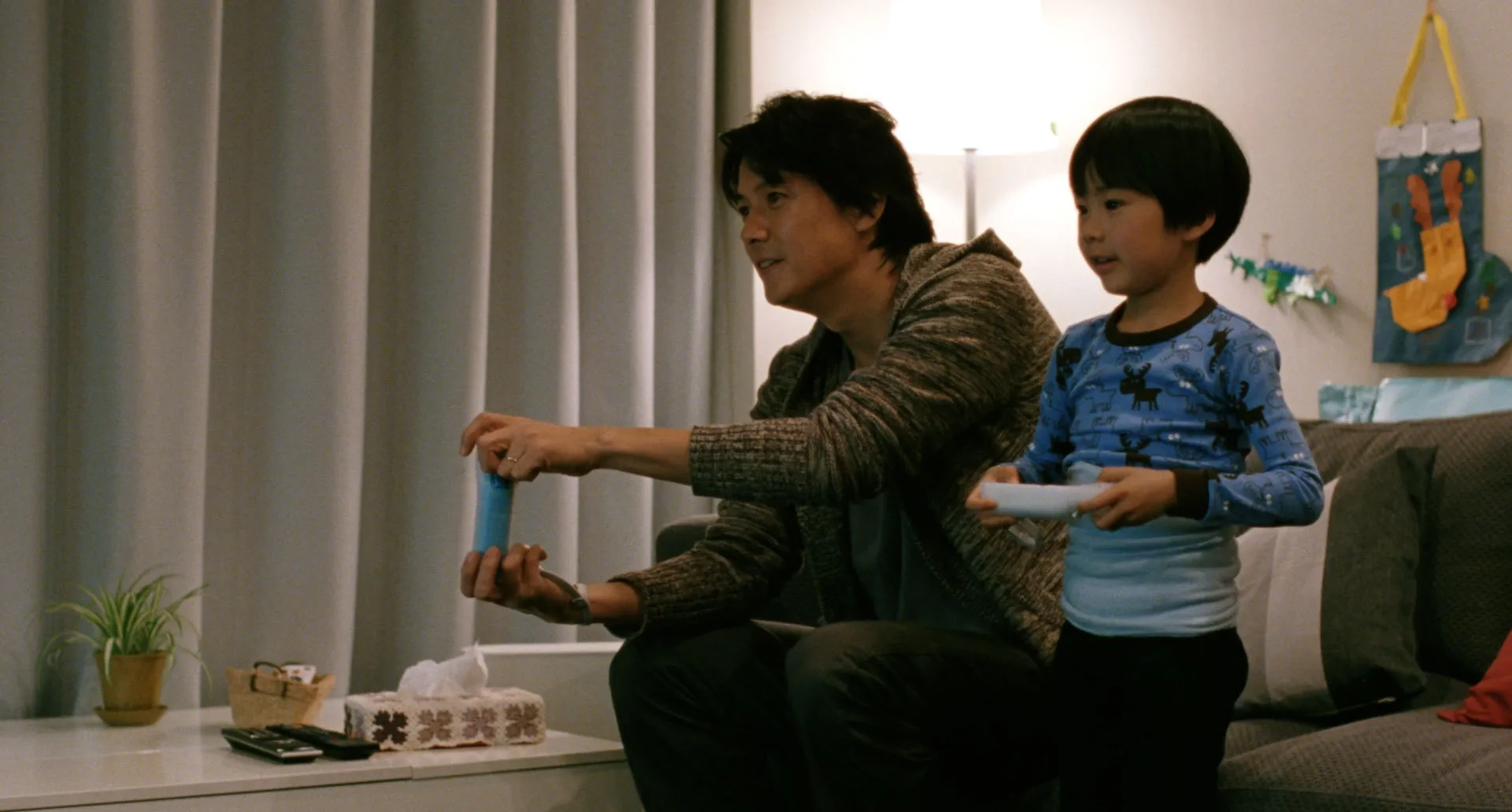 Masaharu Fukuyama and Keita Ninomiya in Like Father, Like Son (2013)