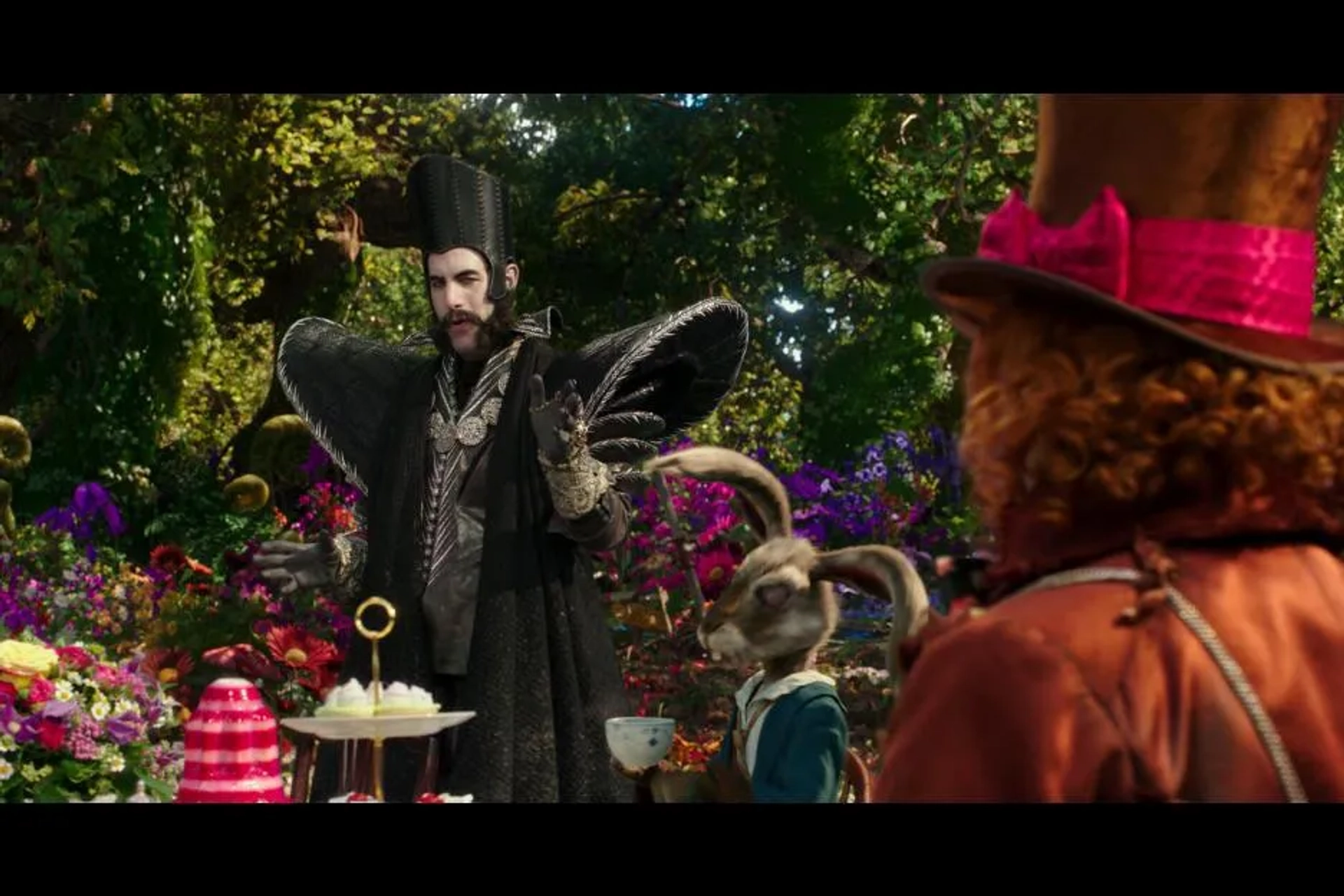 Johnny Depp, Sacha Baron Cohen, and Paul Whitehouse in Alice Through the Looking Glass (2016)