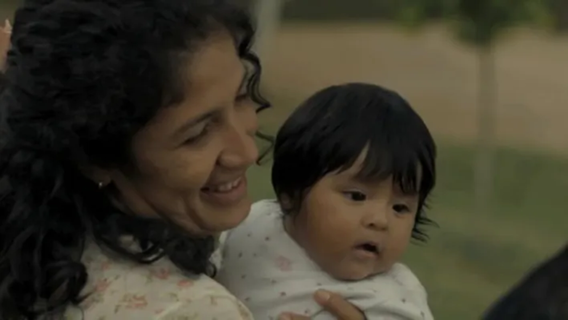 Nayra Calle Mamani and Hebe Duarte in Las Acacias (2011)