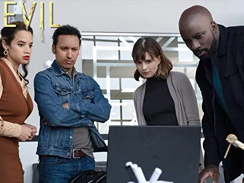 Aasif Mandvi, Katja Herbers, Mike Colter, and Dascha Polanco in 3 Stars (2019)