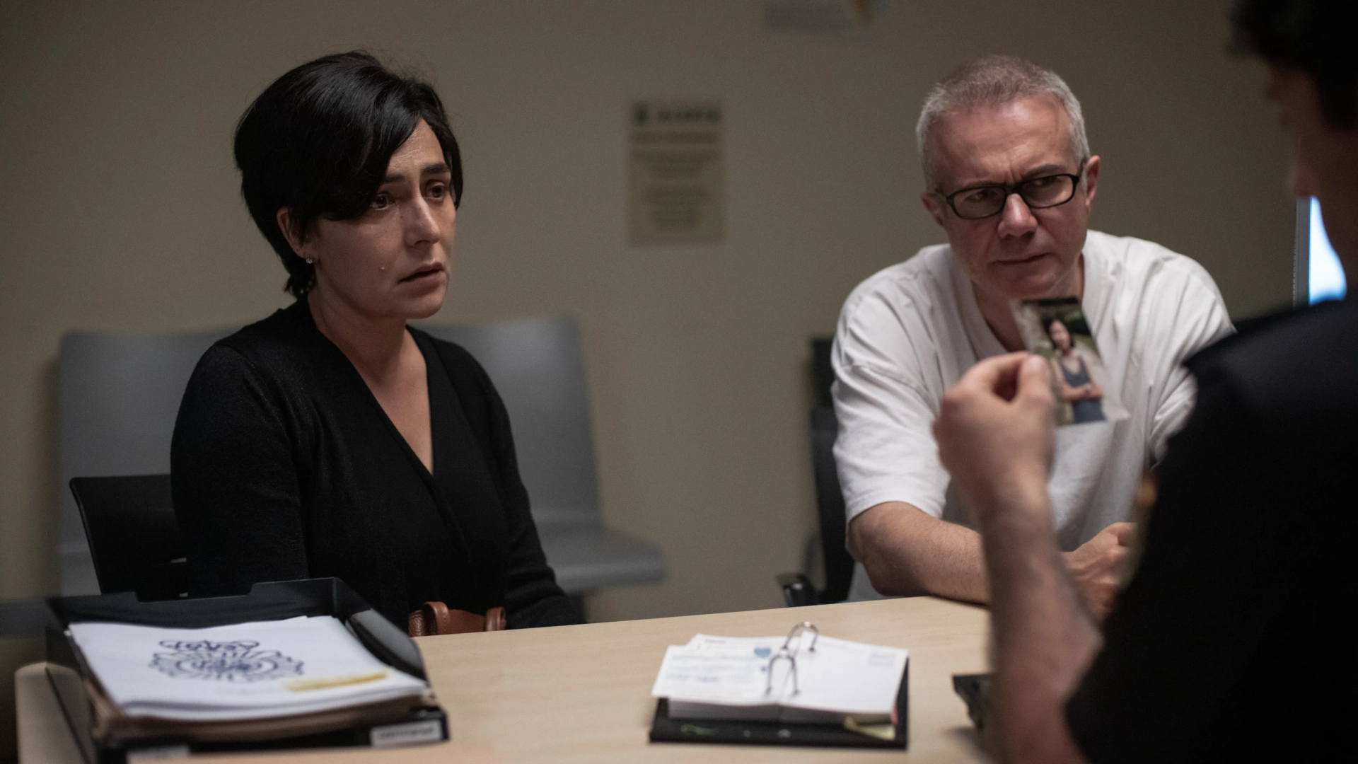 Candela Peña and Tristán Ulloa in The Asunta Case (2024)