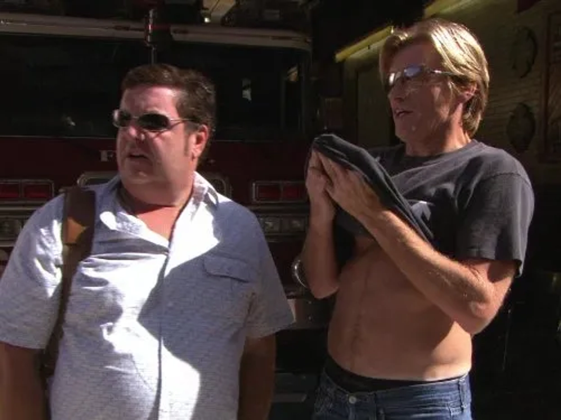 Denis Leary and John Scurti in Rescue Me (2004)