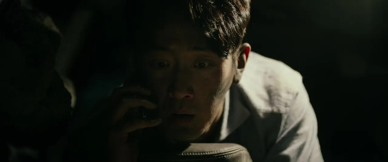 Ha Jung-woo in Tunnel (2016)