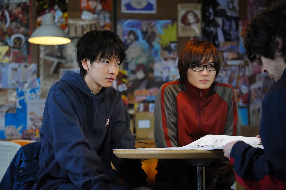 Ryûnosuke Kamiki and Takeru Satoh in Bakuman (2015)