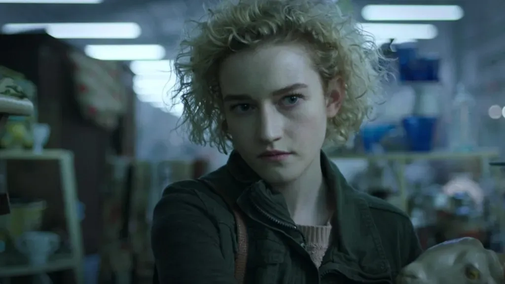 اولین عکس‌ها از جولیا گارنر در نقش موج‌سوار نقره‌ای