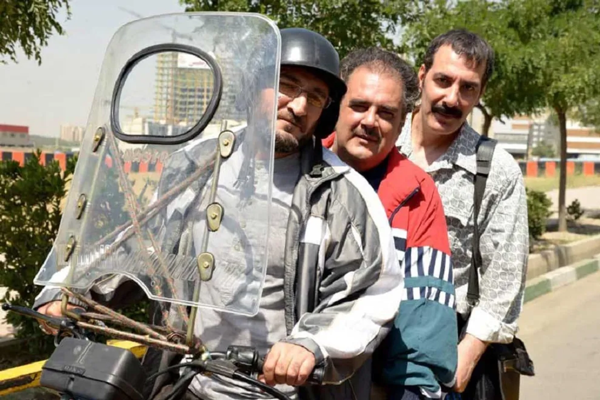 Hedayat Hashemi, Behnam Tashakkor, and Hooman Barghnavard in Executions (2019)