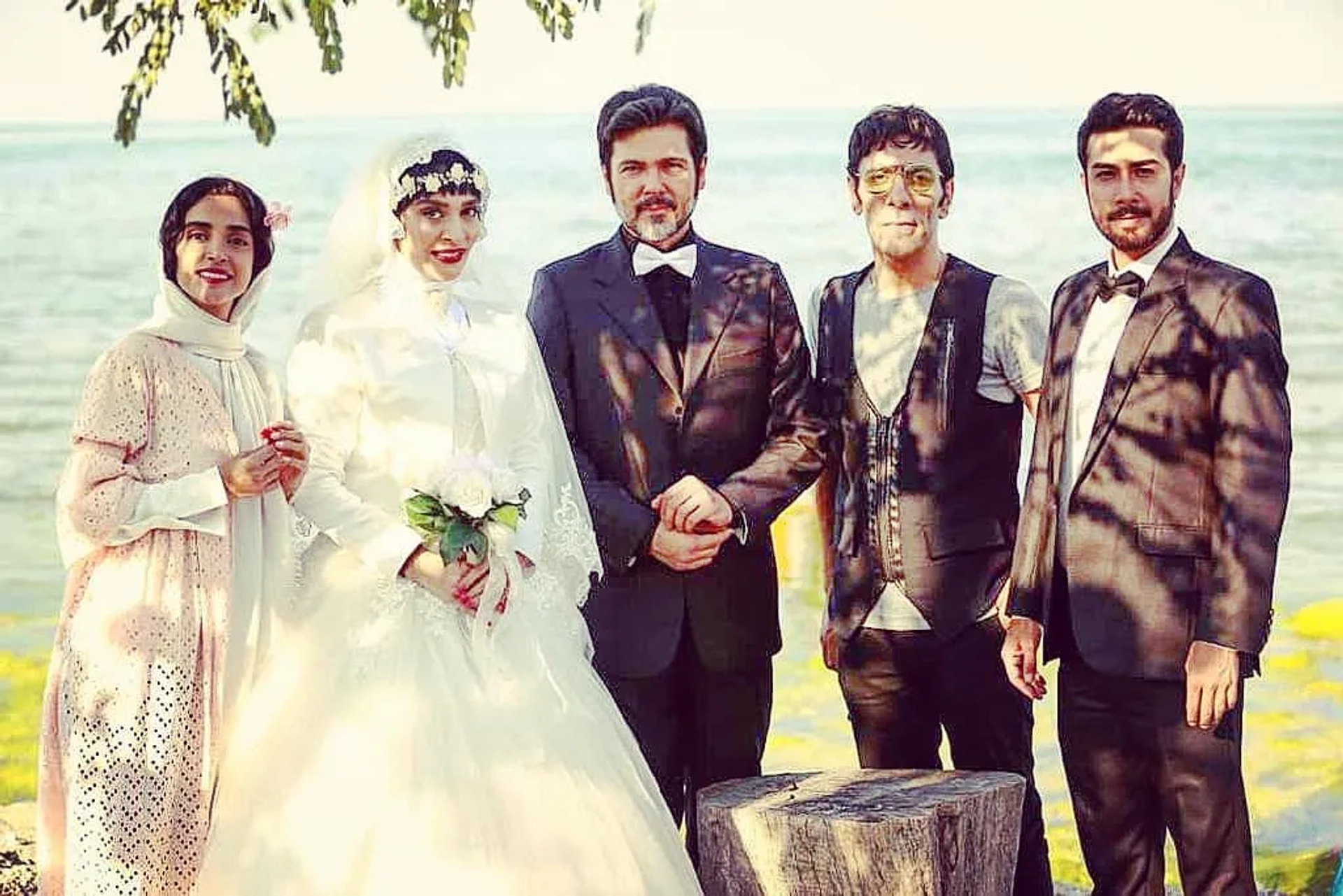 Andisheh Fouladvand, Kourosh Tahami, Elahe Hesari, Alireza Mehran, and Hosein Mehri in Crocodile (2019)