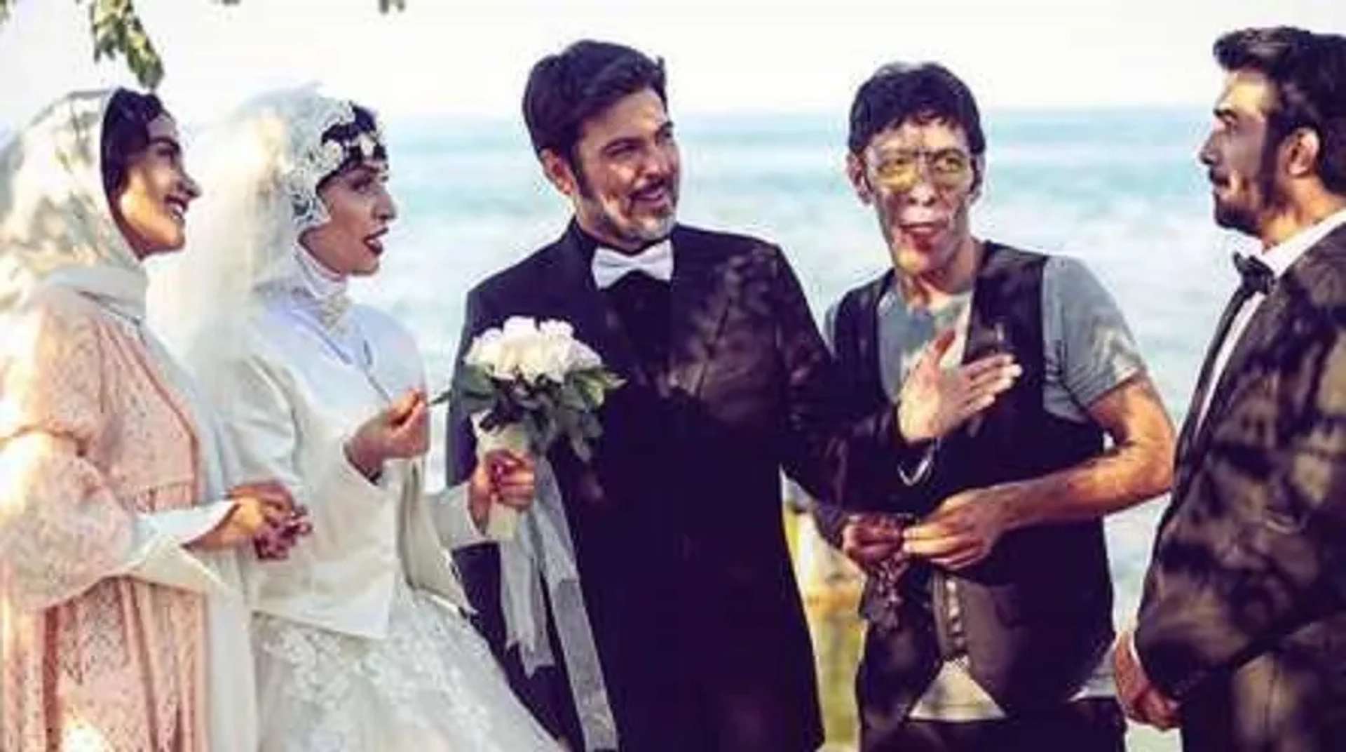 Andisheh Fouladvand, Kourosh Tahami, Elahe Hesari, Alireza Mehran, and Hosein Mehri in Crocodile (2019)