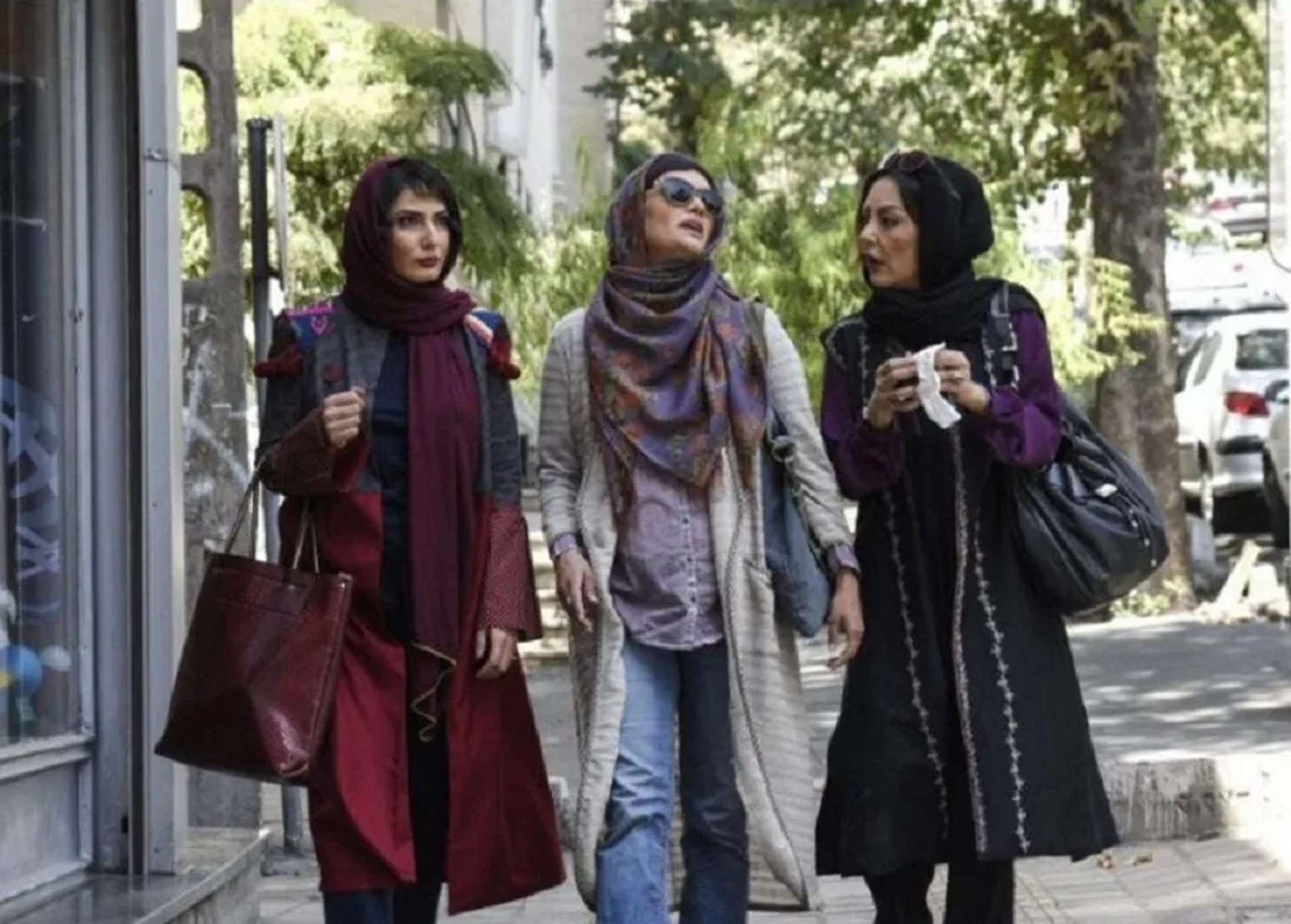 Shaghayegh Farahani, Mitra Hajjar, and Samira Hassanpour in Wife's Club (2019)