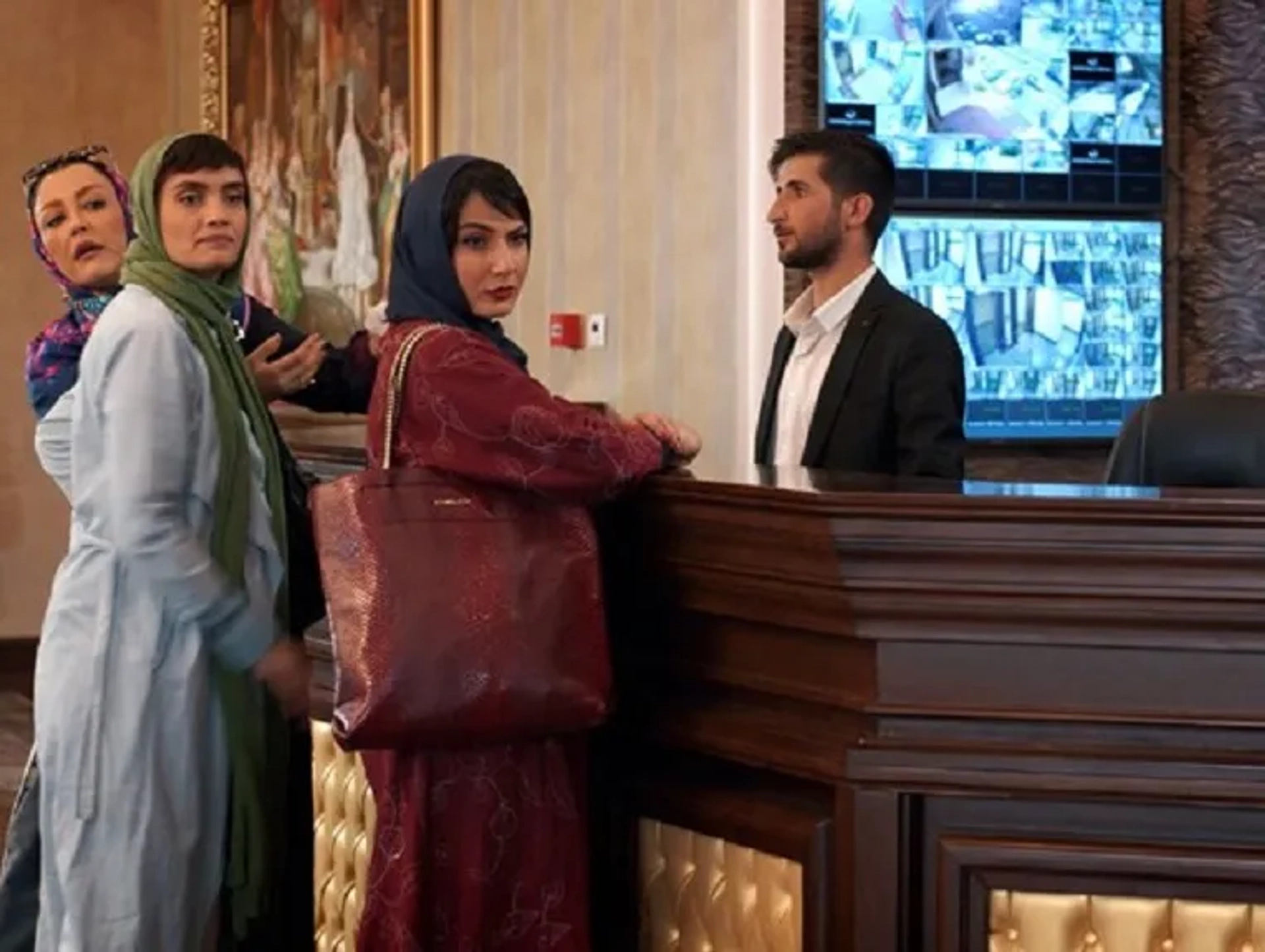 Shaghayegh Farahani, Mitra Hajjar, and Samira Hassanpour in Wife's Club (2019)
