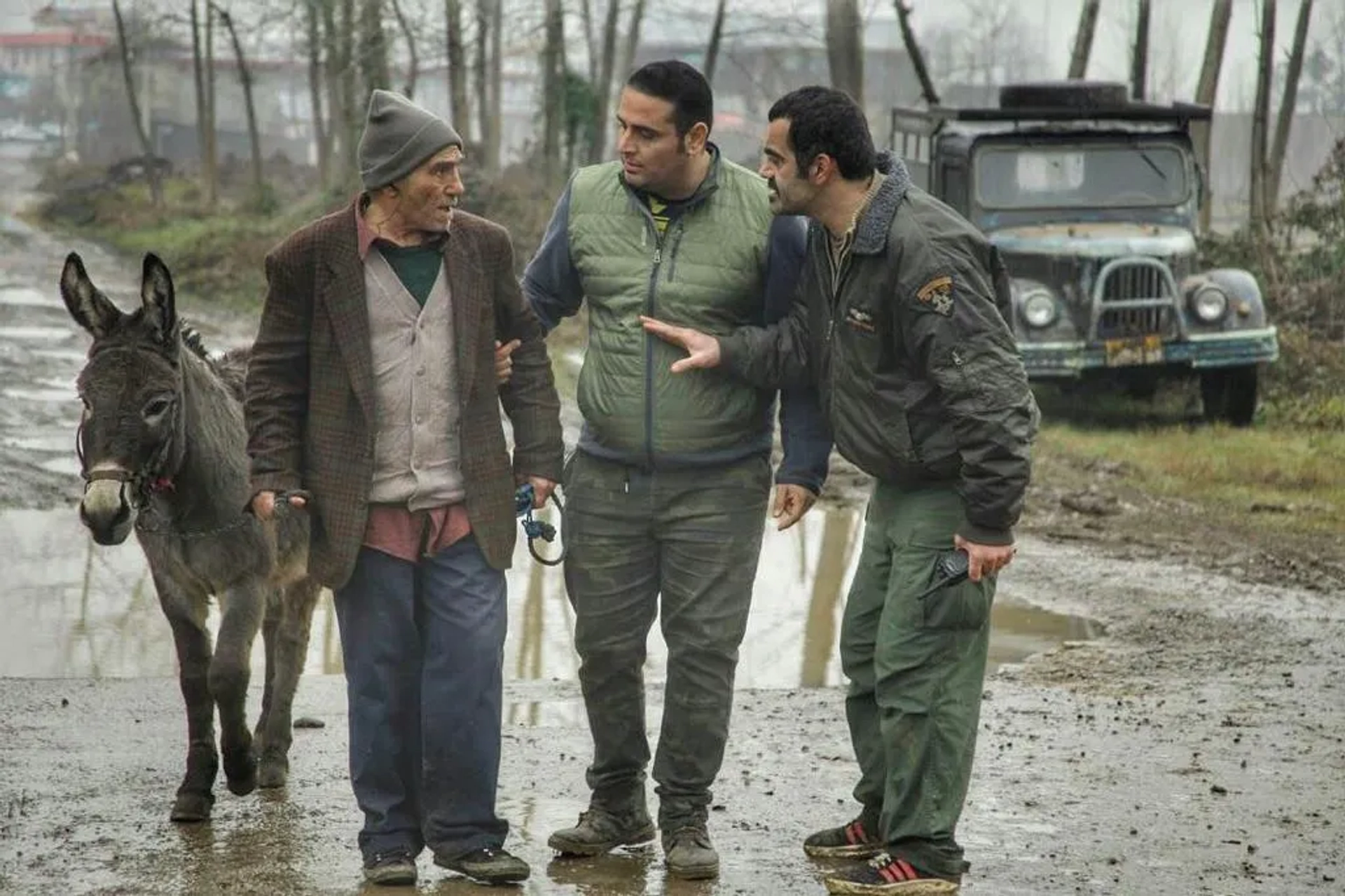 Hassan Rezai, Mohsen Delikhon, and Babak Noori in Cinema Donkey (2019)