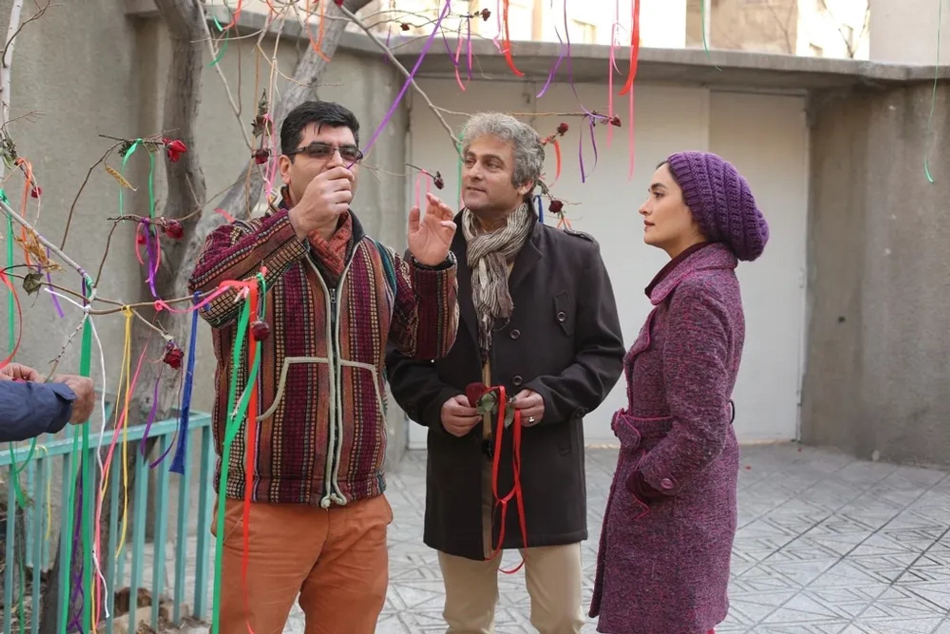 Mitra Hajjar, Hosein Yari, and Ali Atshani in Wishbone (2017)
