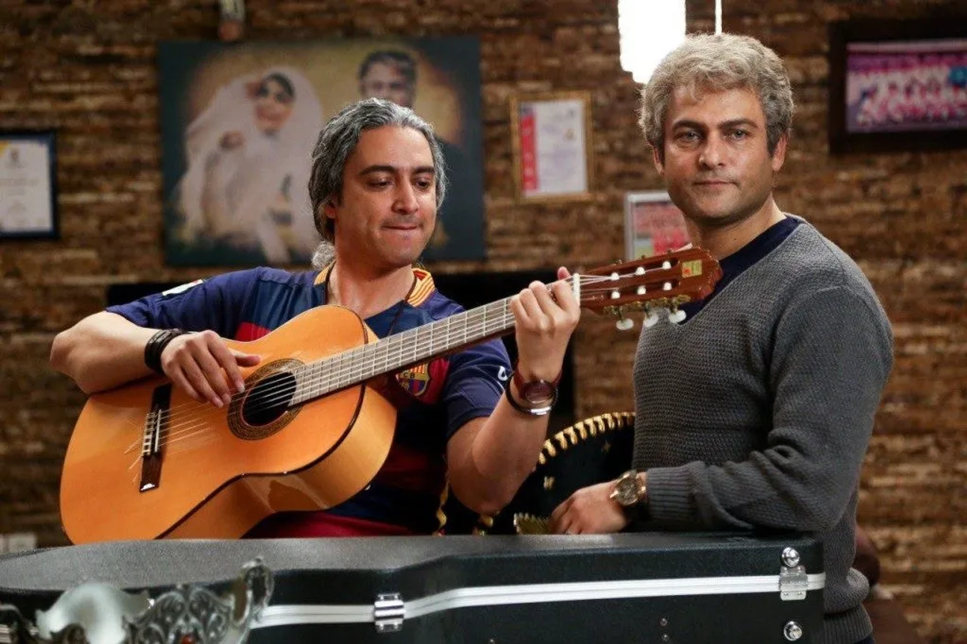 Hosein Yari and Maziar Fallahi in Wishbone (2017)