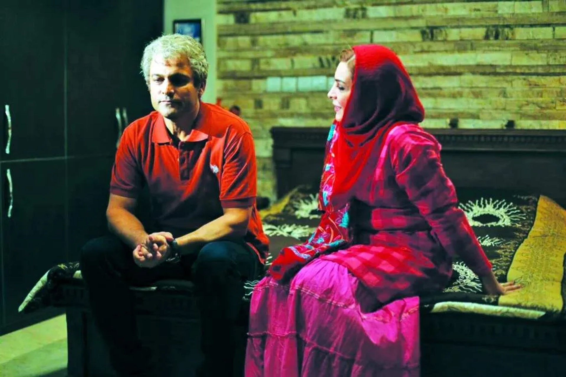 Hosein Yari and Mahchehreh Khalili in Wishbone (2017)