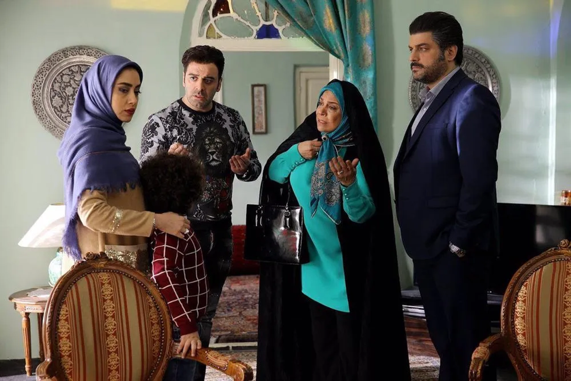 Gohar Kheirandish, Behrang Alavi, Sam Derakhshani, and Bahareh Kian Afshar in Woman's Enemy (2018)