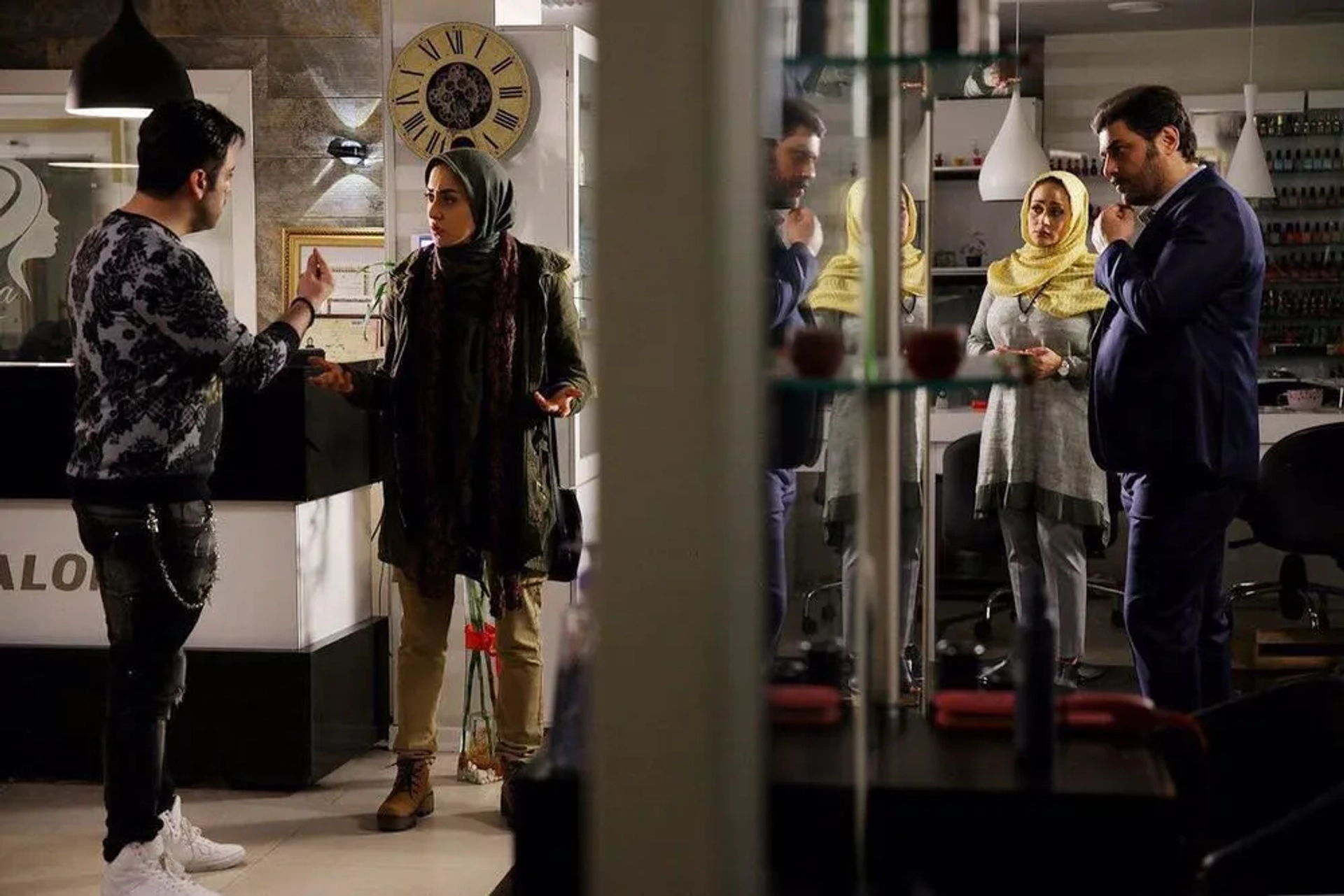 Behrang Alavi, Sam Derakhshani, Bahareh Kian Afshar, and Mona Shenas in Woman's Enemy (2018)