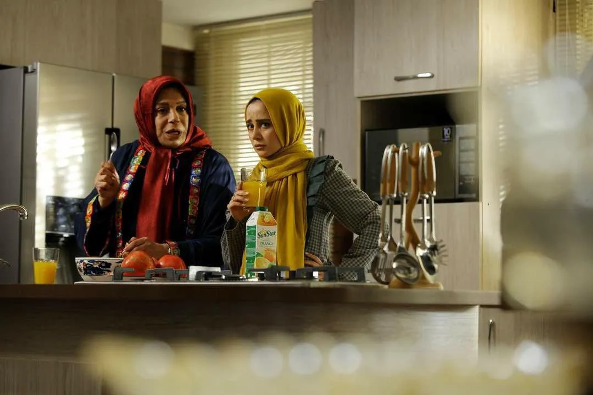Gohar Kheirandish and Elnaz Habibi in Woman's Enemy (2018)
