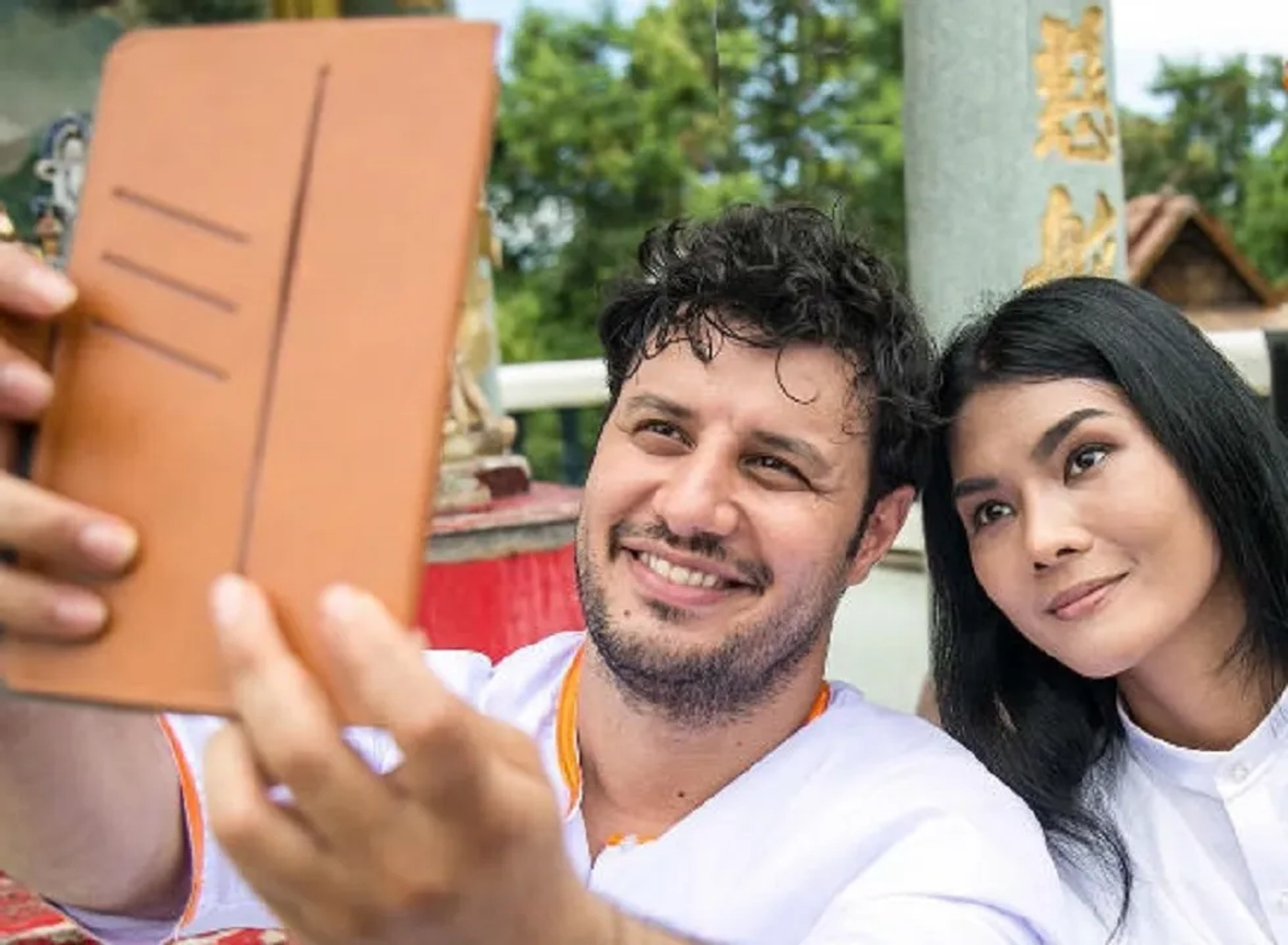Maeedavi Veez and Javad Ezati in Four Fingers (2019)