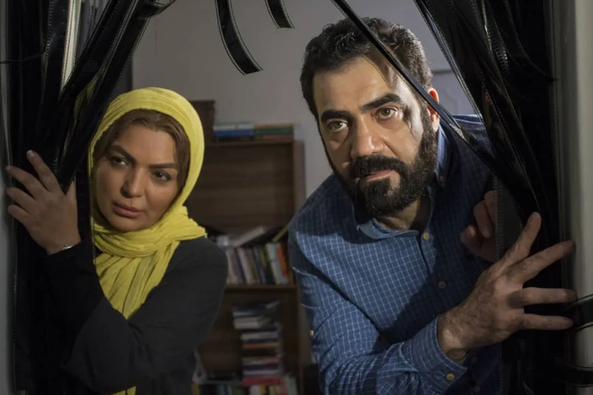 Shahrzad Abdolmajid and Babak Noori in Taxi Driver (2020)
