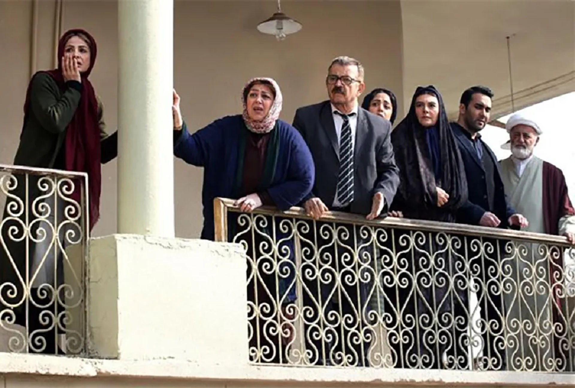 Mehdi Fakhimzadeh, Maziar Lorestani, Sima Tirandaz, Behrooz Baghayi, Pouria Poursorkh, Hengameh Ghaziani, and Hengameh Hamidzadeh in In the Time of Hangover (2018)