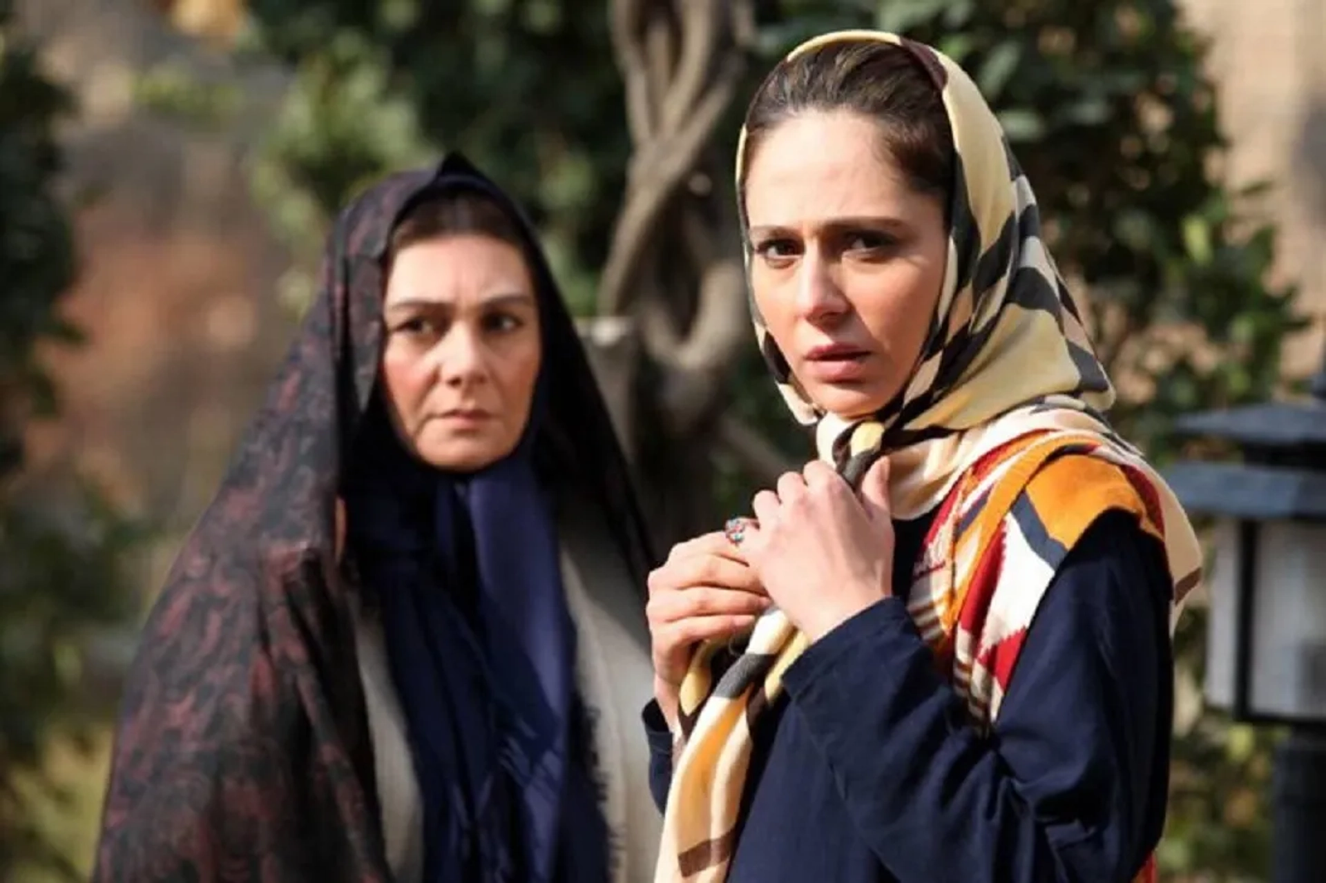 Ra'na Azadivar and Hengameh Ghaziani in In the Time of Hangover (2018)