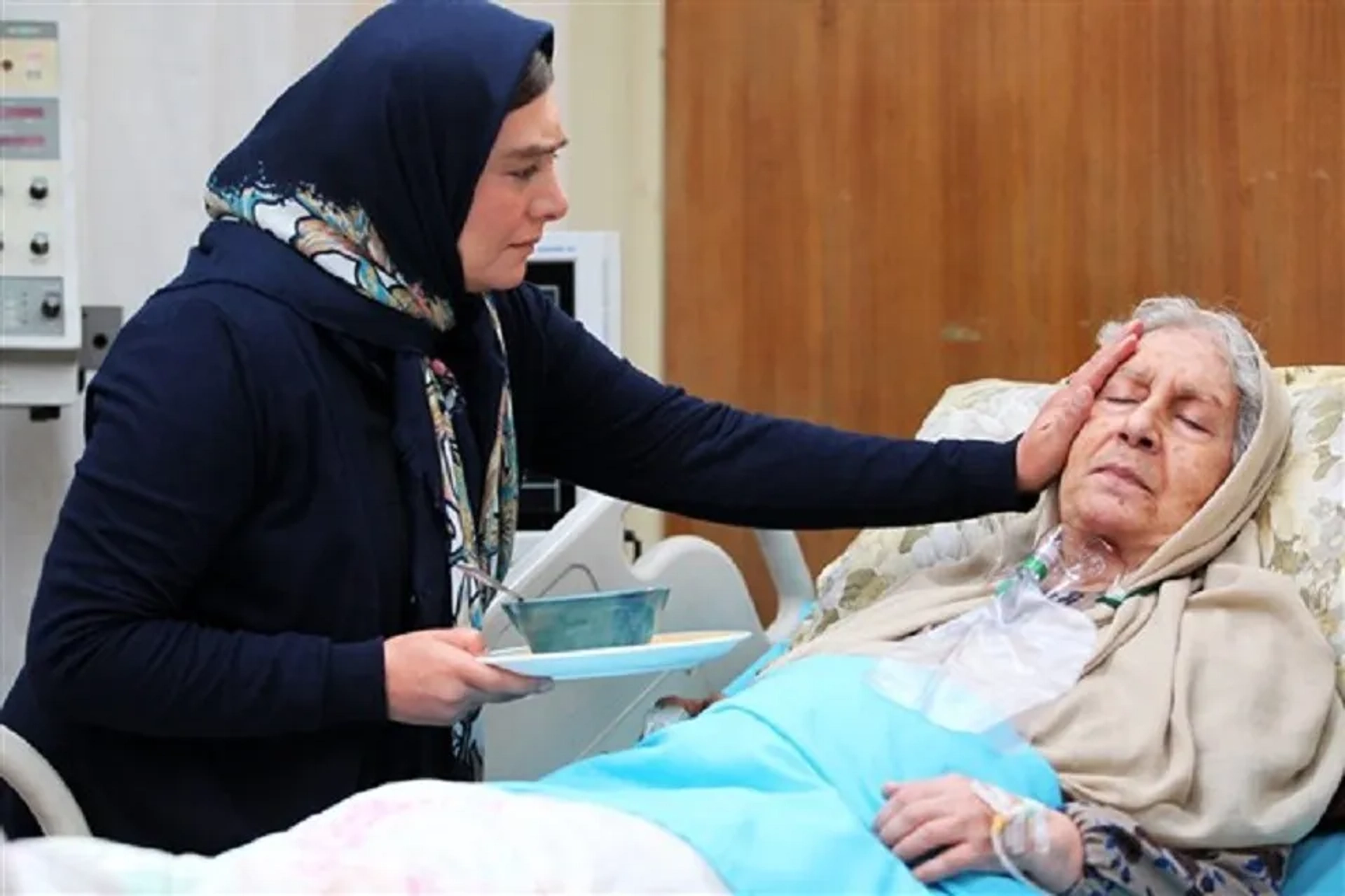 Hengameh Ghaziani and Shirin Yazdanbakhsh in In the Time of Hangover (2018)