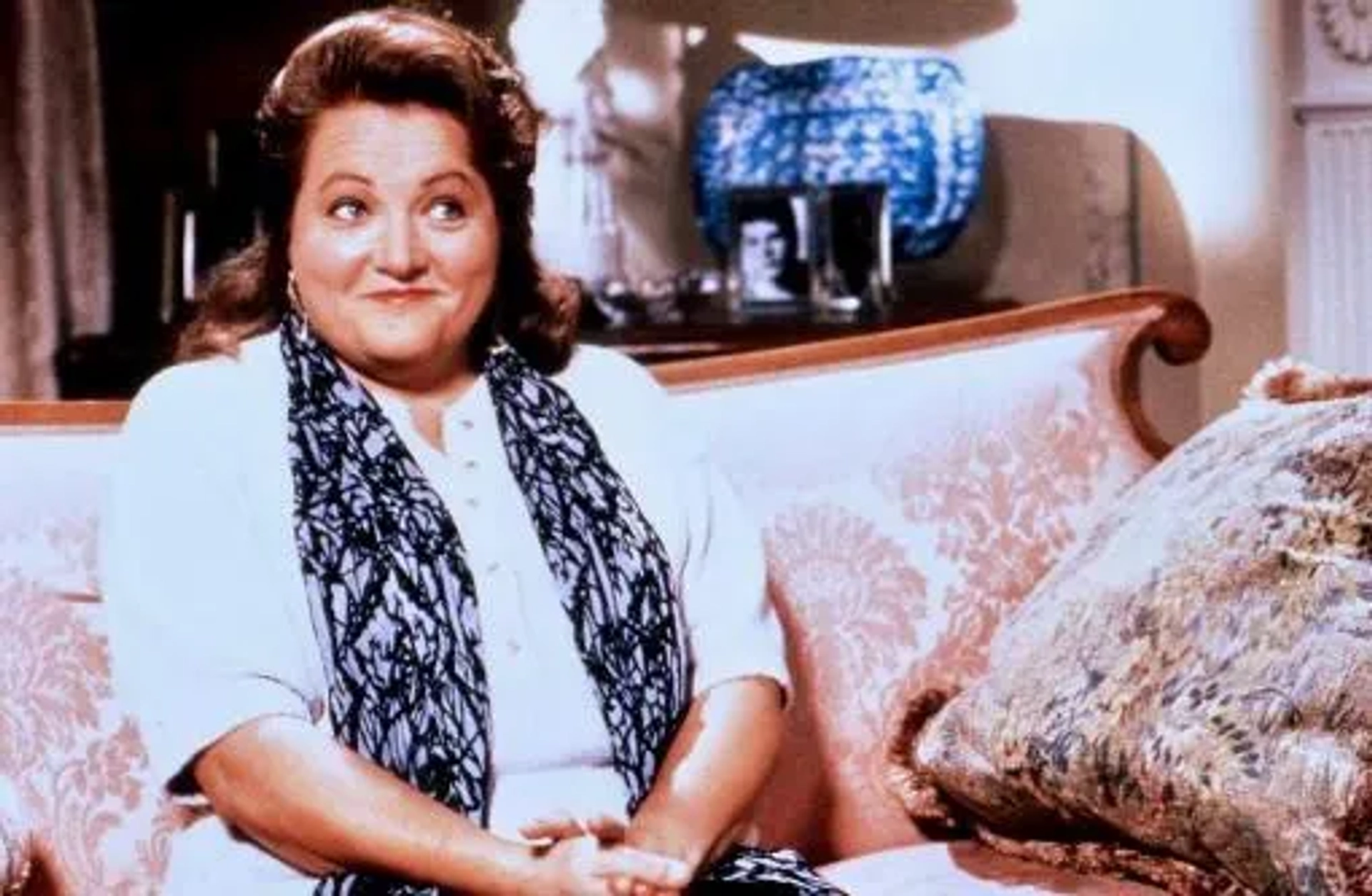 Marianne Sägebrecht in The War of the Roses (1989)