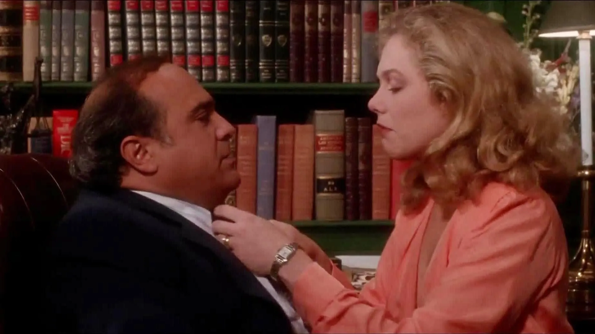 Danny DeVito and Kathleen Turner in The War of the Roses (1989)
