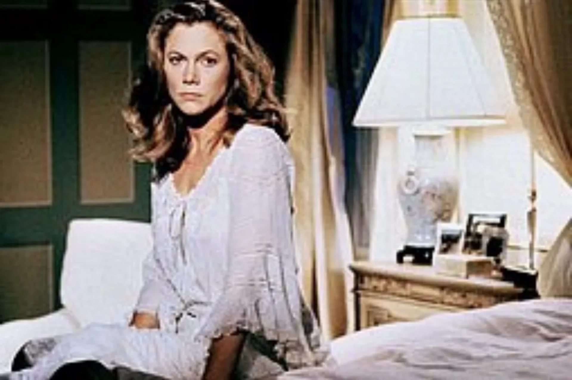 Kathleen Turner in The War of the Roses (1989)