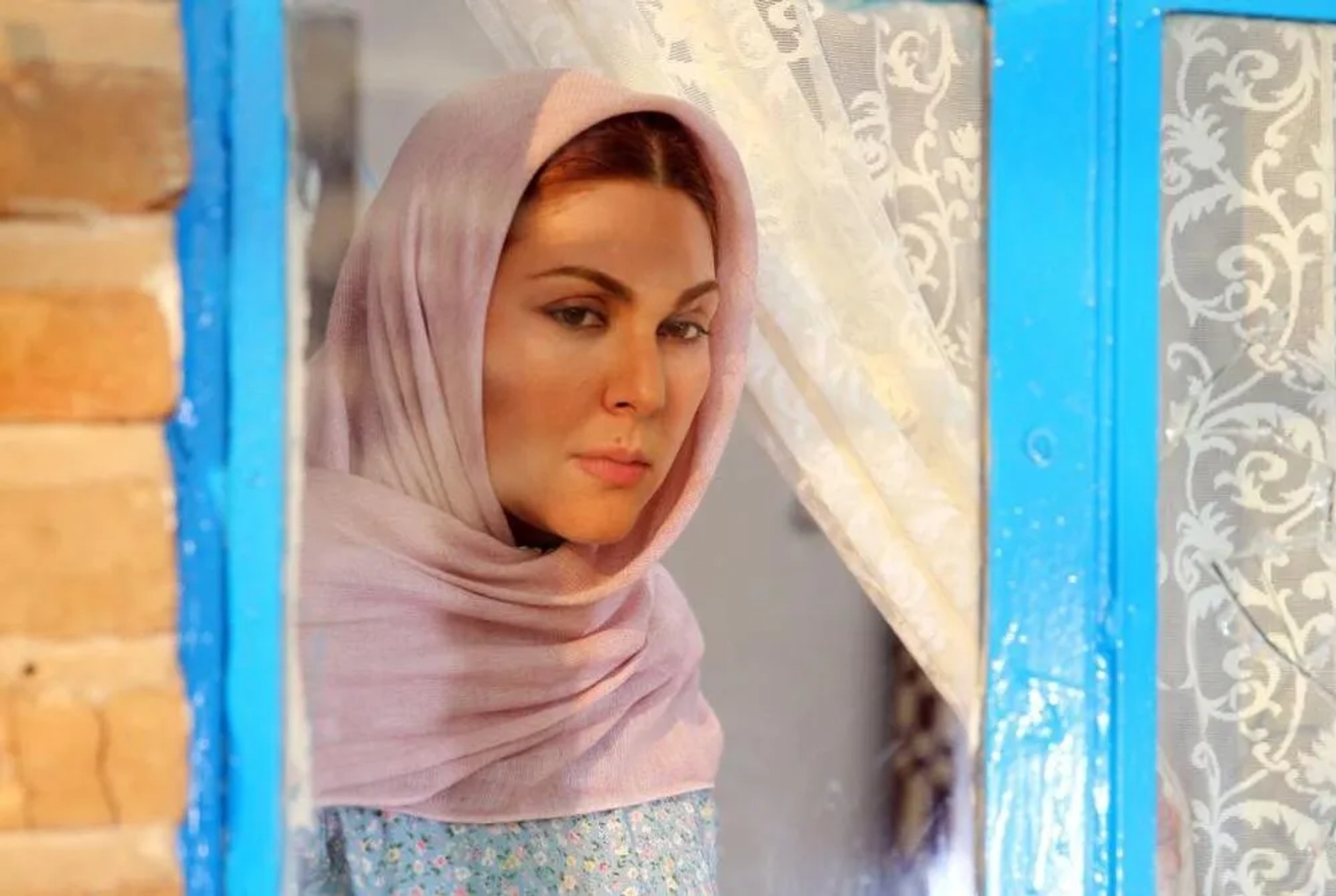 Lale Eskandari in Fish Lake (2017)