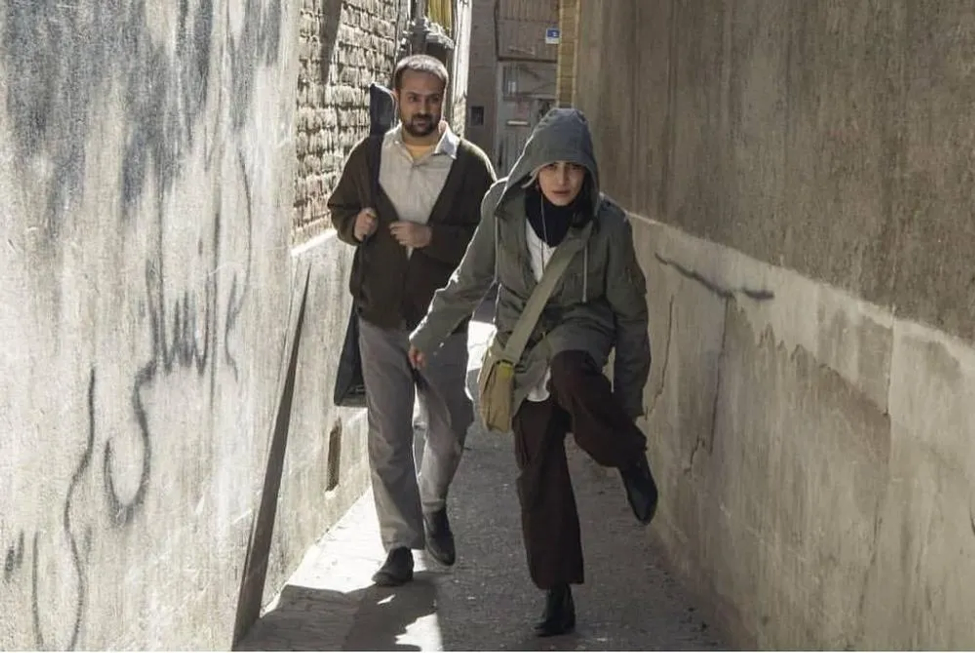 Andisheh Fouladvand and Ahmad Mehranfar in Walking on String (2017)