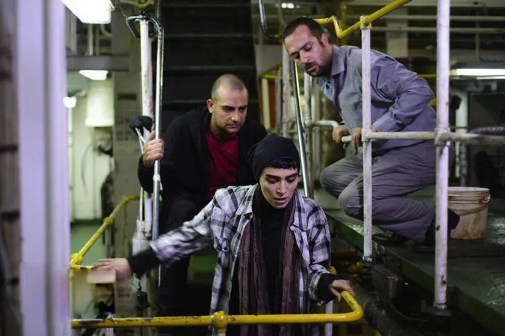 Andisheh Fouladvand, Ahmad Mehranfar, and Hamed Komaily in Walking on String (2017)