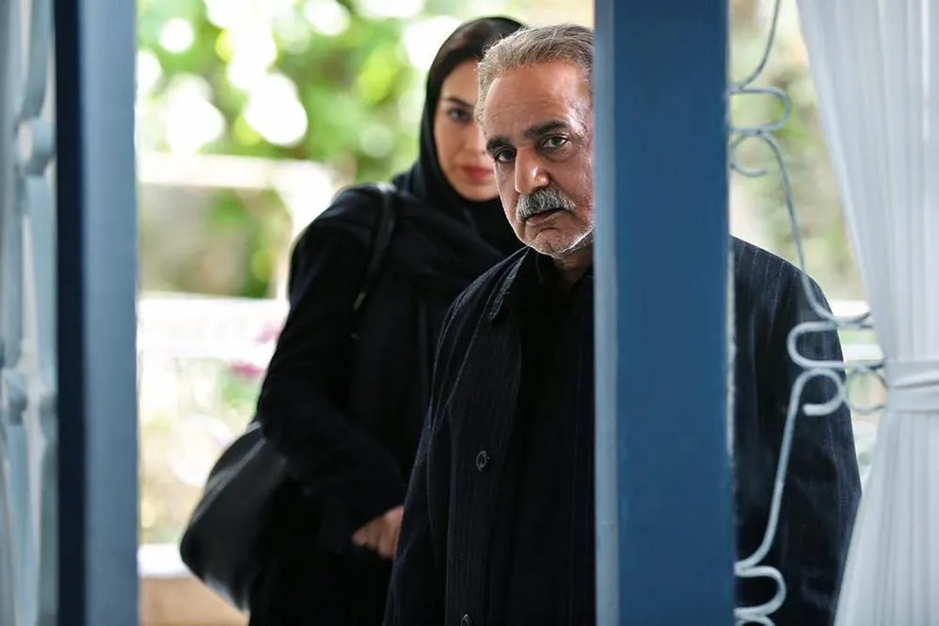 Parviz Parastui and Tina Pakravan in House of Paper (2017)