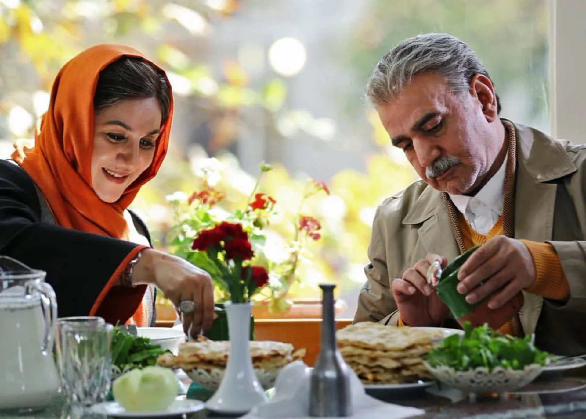 Parviz Parastui and Setareh Eskandari in House of Paper (2017)