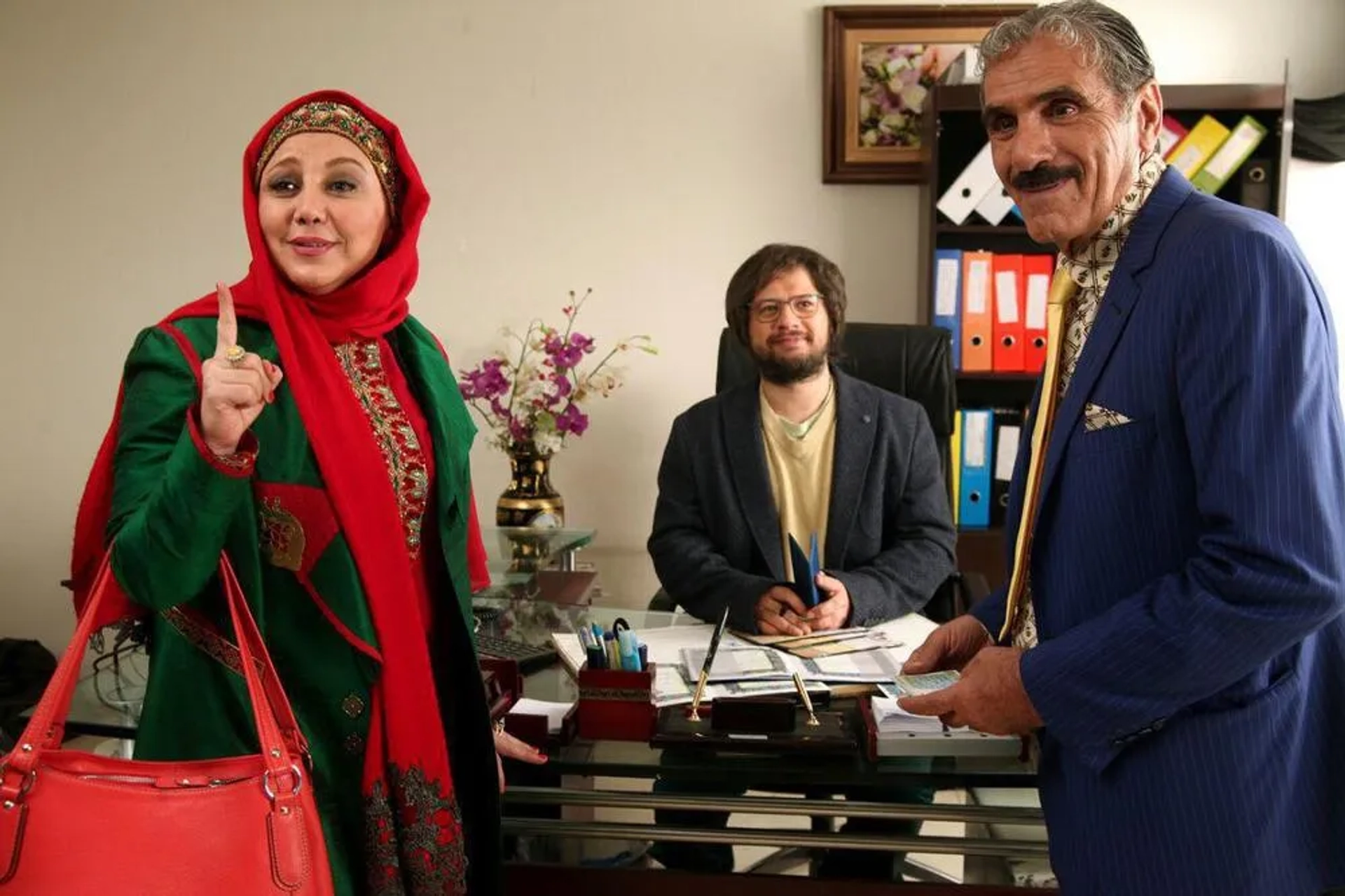 Reza Naji, Behnoosh Bakhtiari, and Ali Sadeghi in Don't Step Into My Shoes (2017)