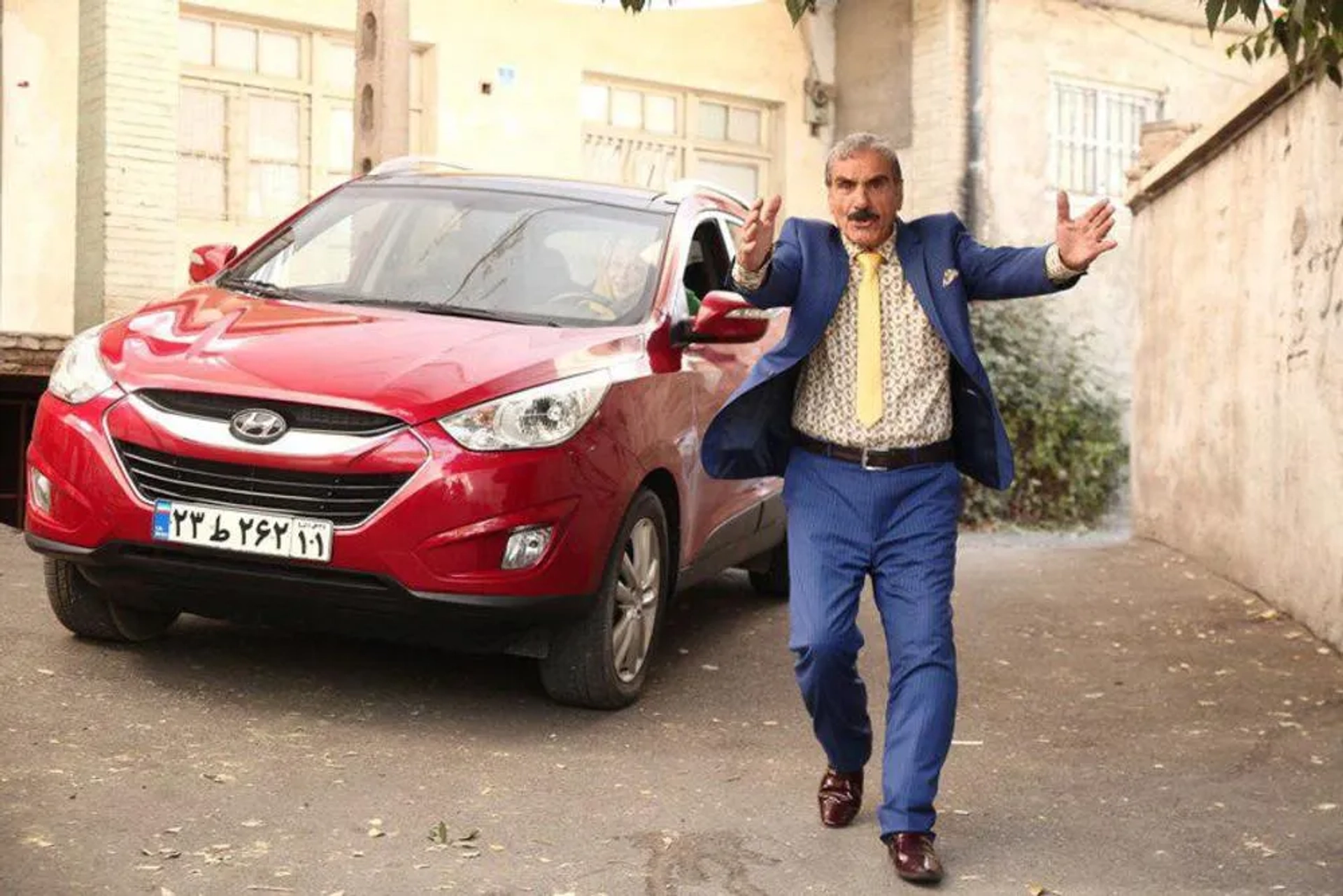 Reza Naji and Behnoosh Bakhtiari in Don't Step Into My Shoes (2017)