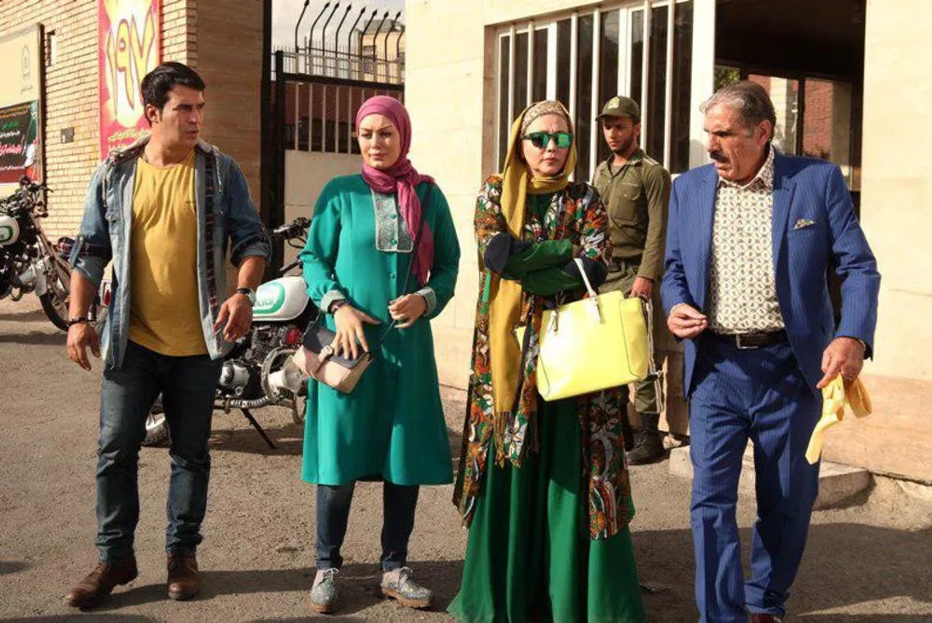 Reza Naji, Yousef Teymouri, Behnoosh Bakhtiari, and Sahar Ghoreishi in Don't Step Into My Shoes (2017)