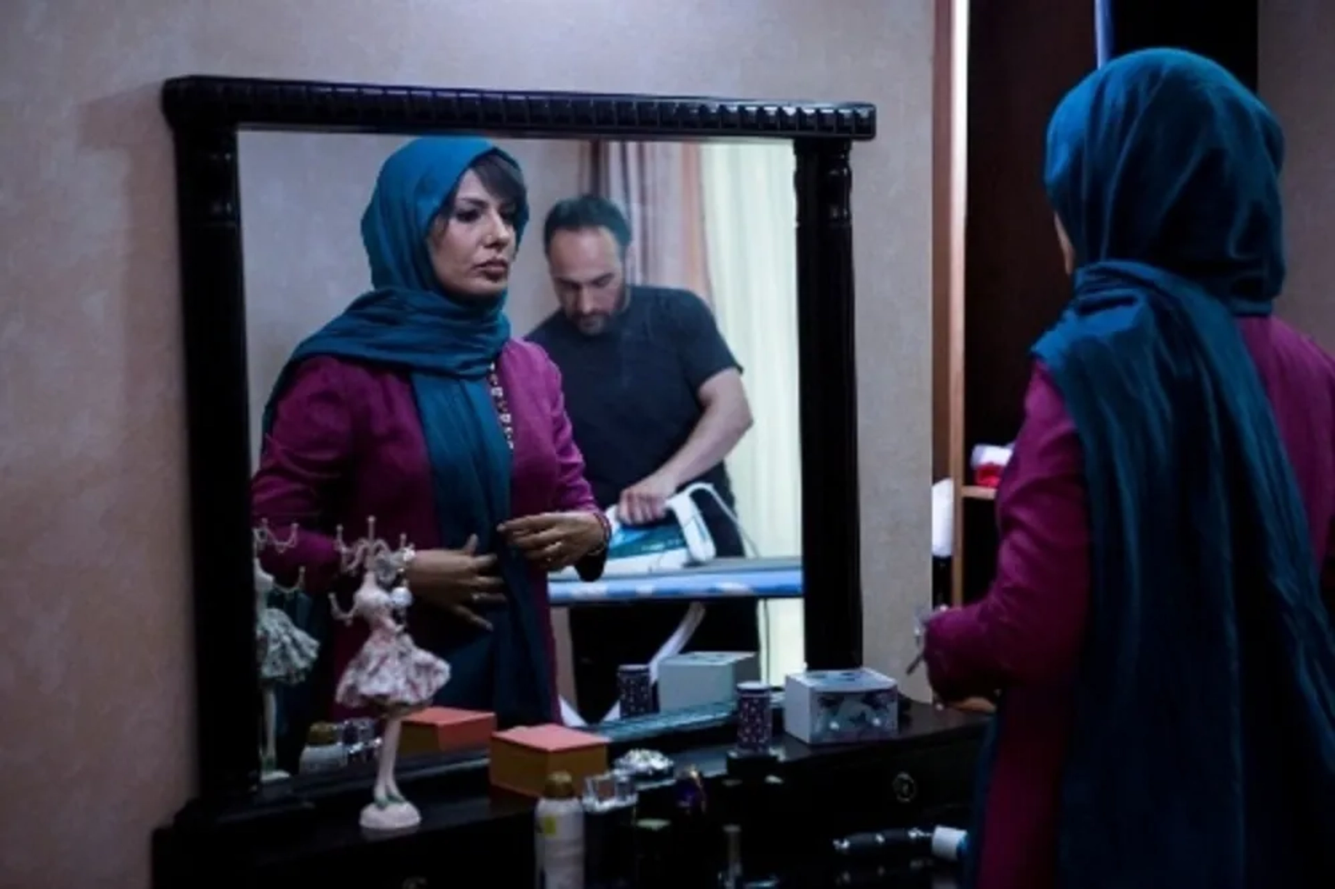 Aida Keykhaii and Ali Sarabi in Drought and Lie (2016)