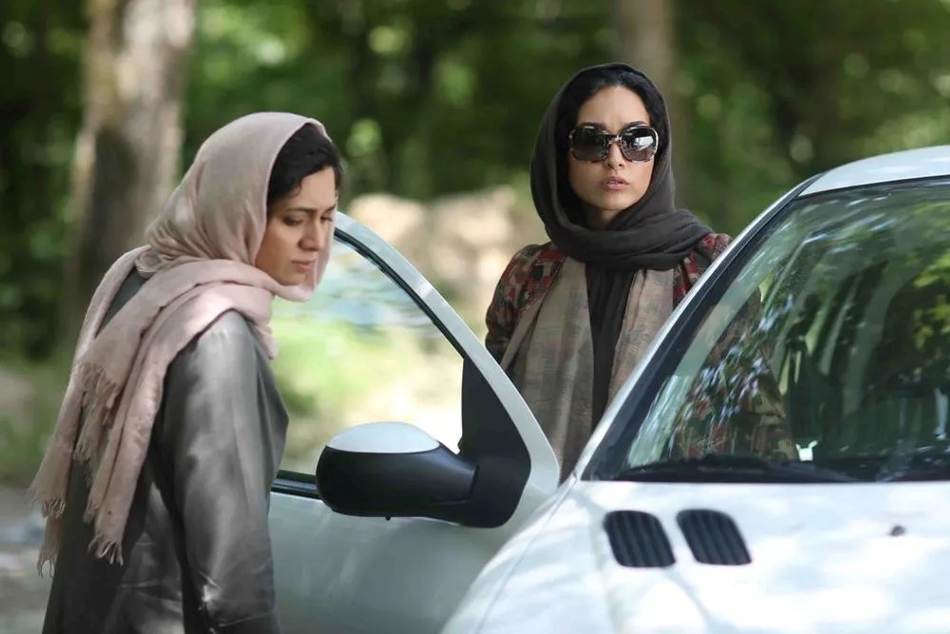 Pegah Ahangarani and Khatereh Asadi in Drought and Lie (2016)