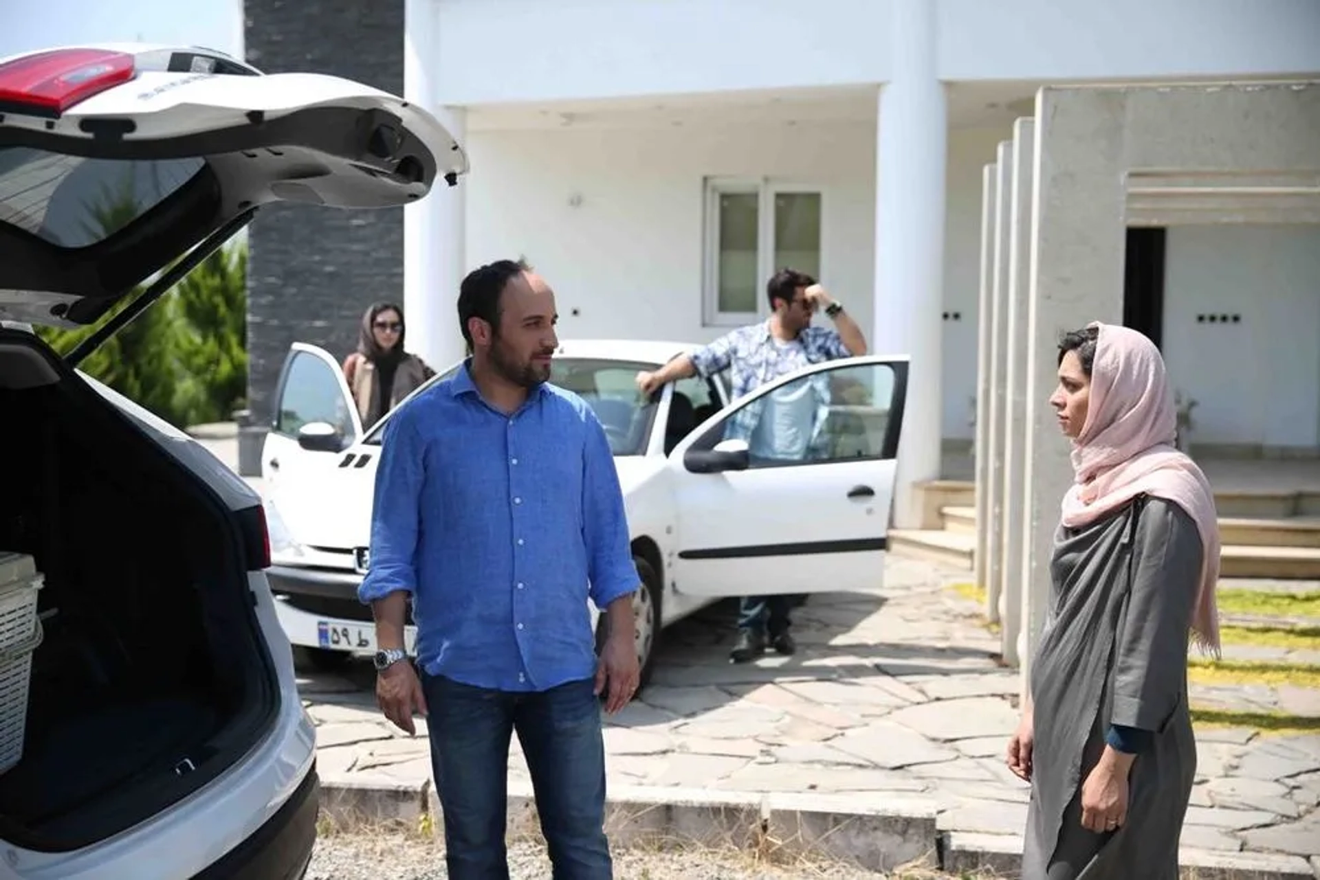 Pegah Ahangarani, Mohammad Reza Golzar, and Ali Sarabi in Drought and Lie (2016)