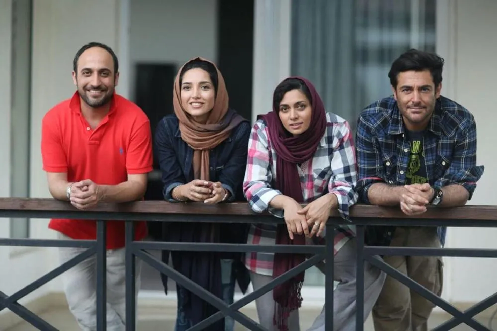 Pegah Ahangarani, Mohammad Reza Golzar, Khatereh Asadi, and Ali Sarabi in Drought and Lie (2016)