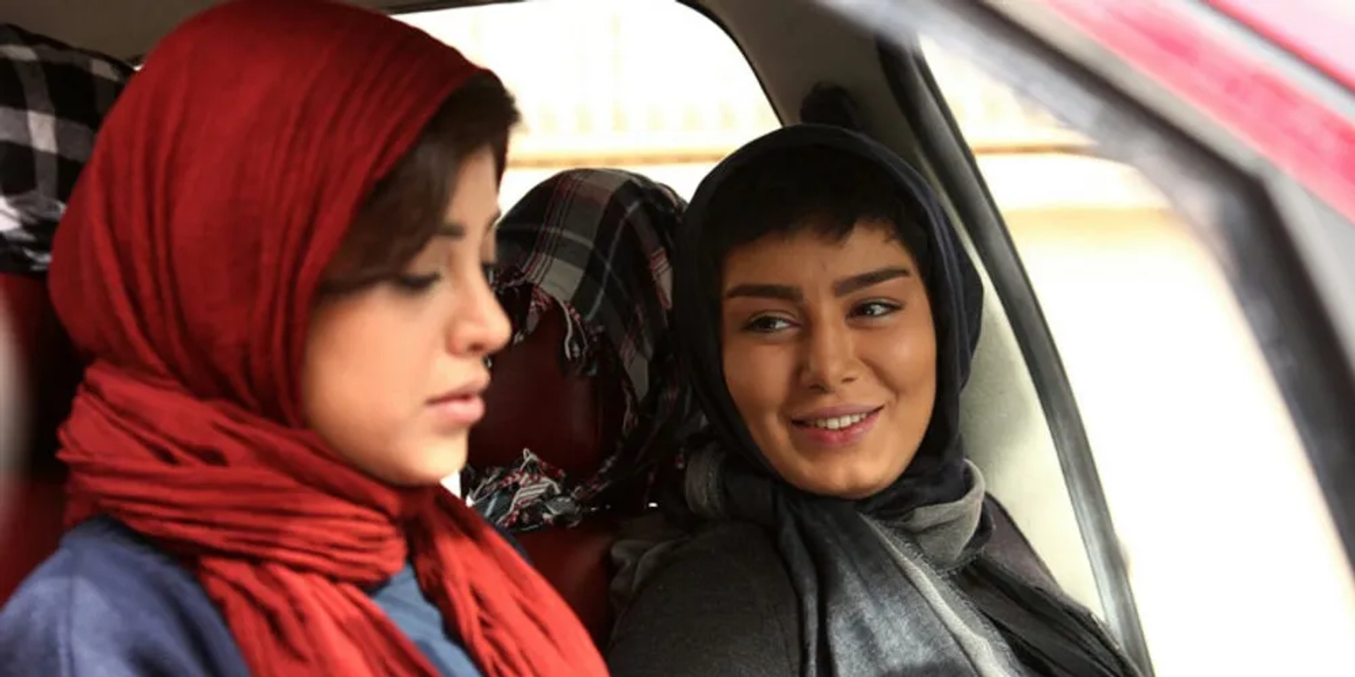 Hengameh Hamidzadeh and Sahar Ghoreishi in Lollipop (2016)