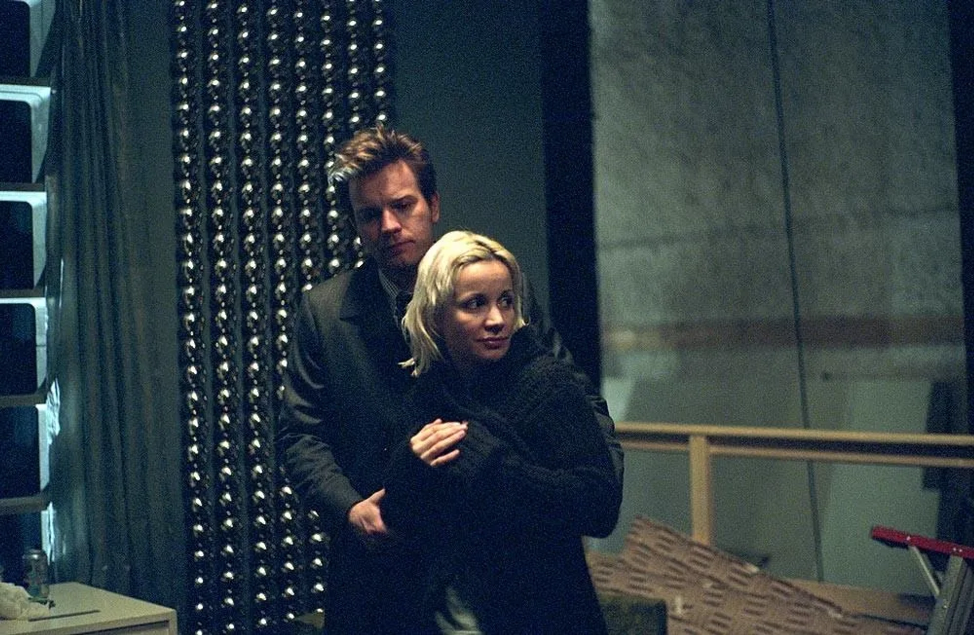 Ewan McGregor and Janeane Garofalo in Stay (2005)