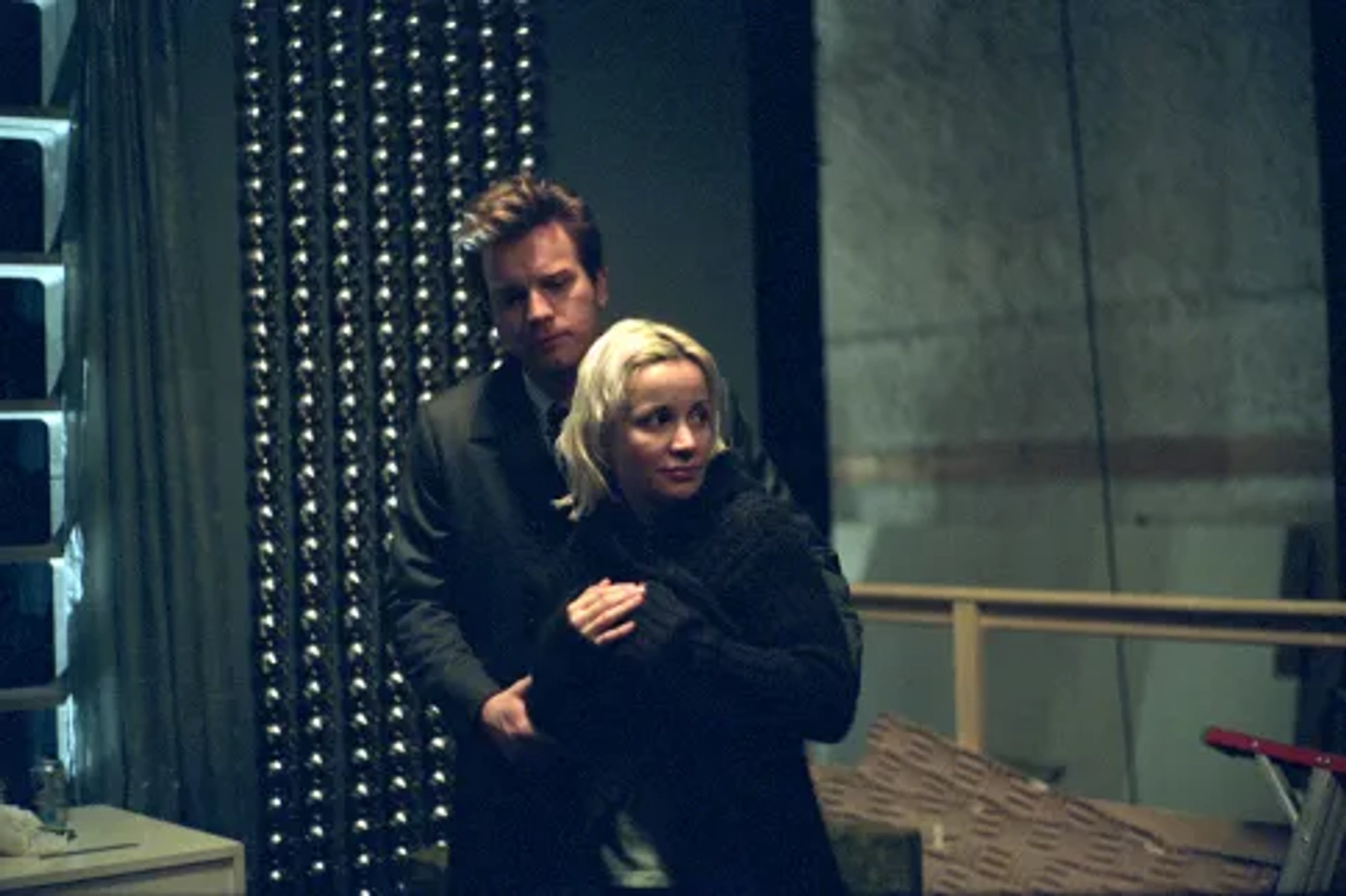 Ewan McGregor and Janeane Garofalo in Stay (2005)