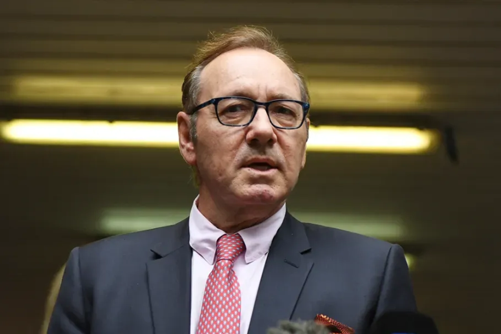 بازگشت جنجالی کوین اسپیسی به جشنواره کن پس از یک دهه؛ دریافت جایزه یک عمر دستاورد در سکوتی پر سروصدا