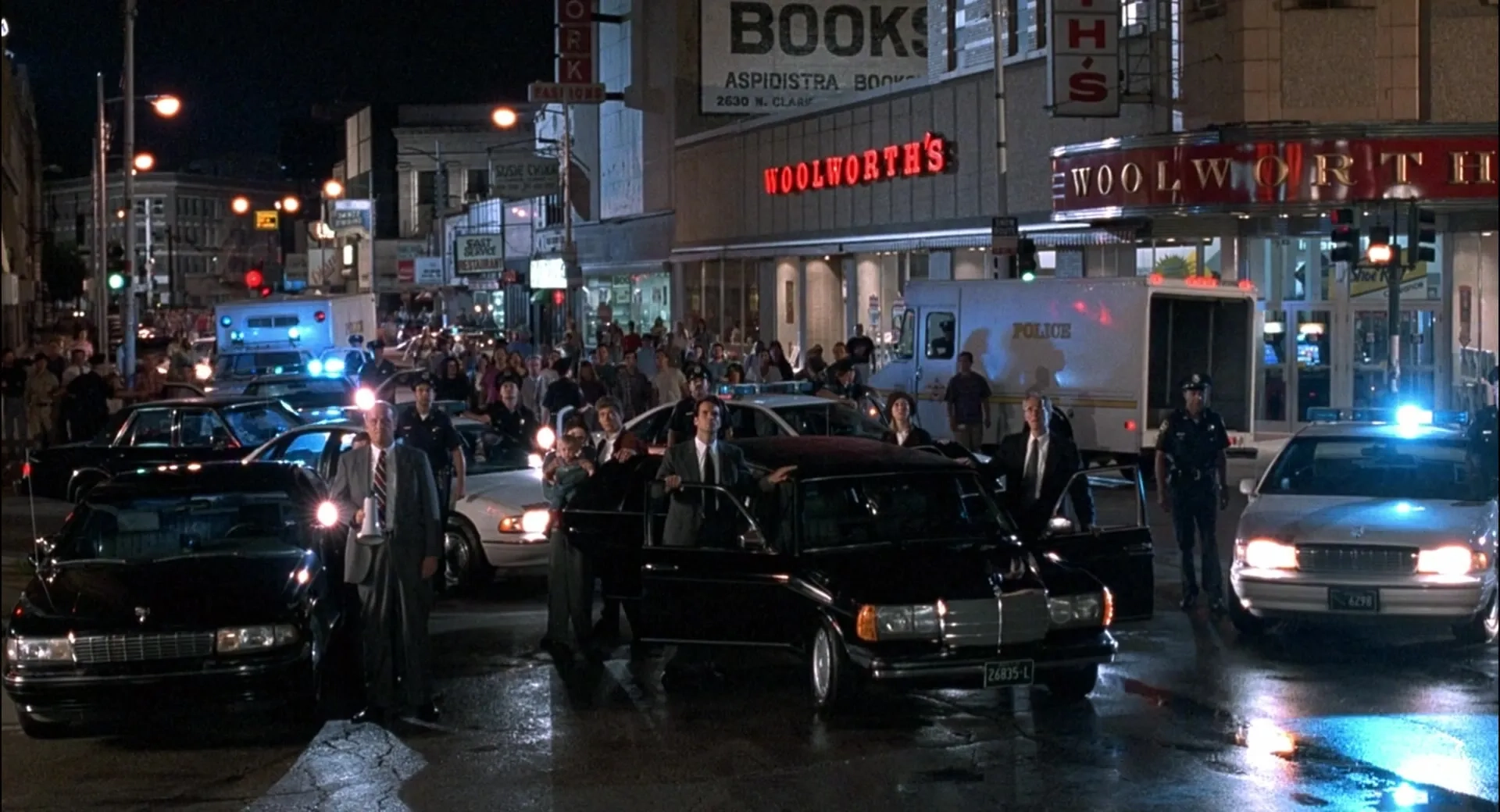 Fred Thompson, Lara Flynn Boyle, Matthew Glave, Guy Hadley, Cynthia Nixon, Adam Robert Worton, and Jacob Joseph Worton in Baby's Day Out (1994)